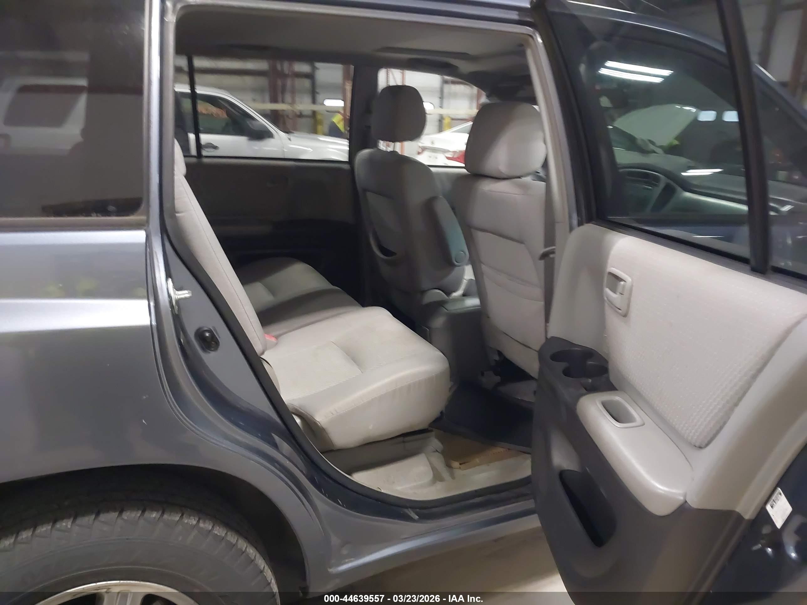TOYOTA HIGHLANDER image 8