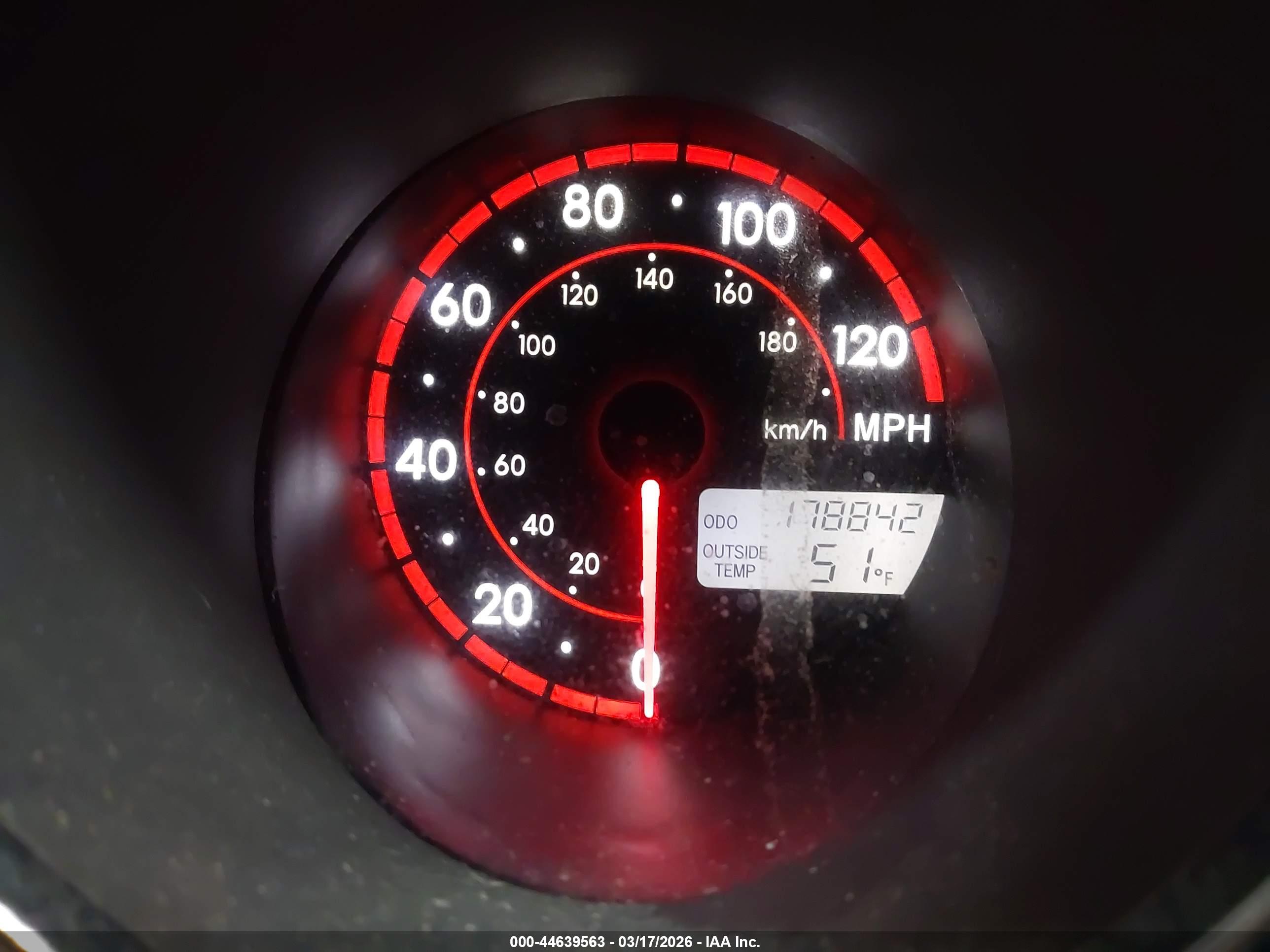 PONTIAC VIBE image 7
