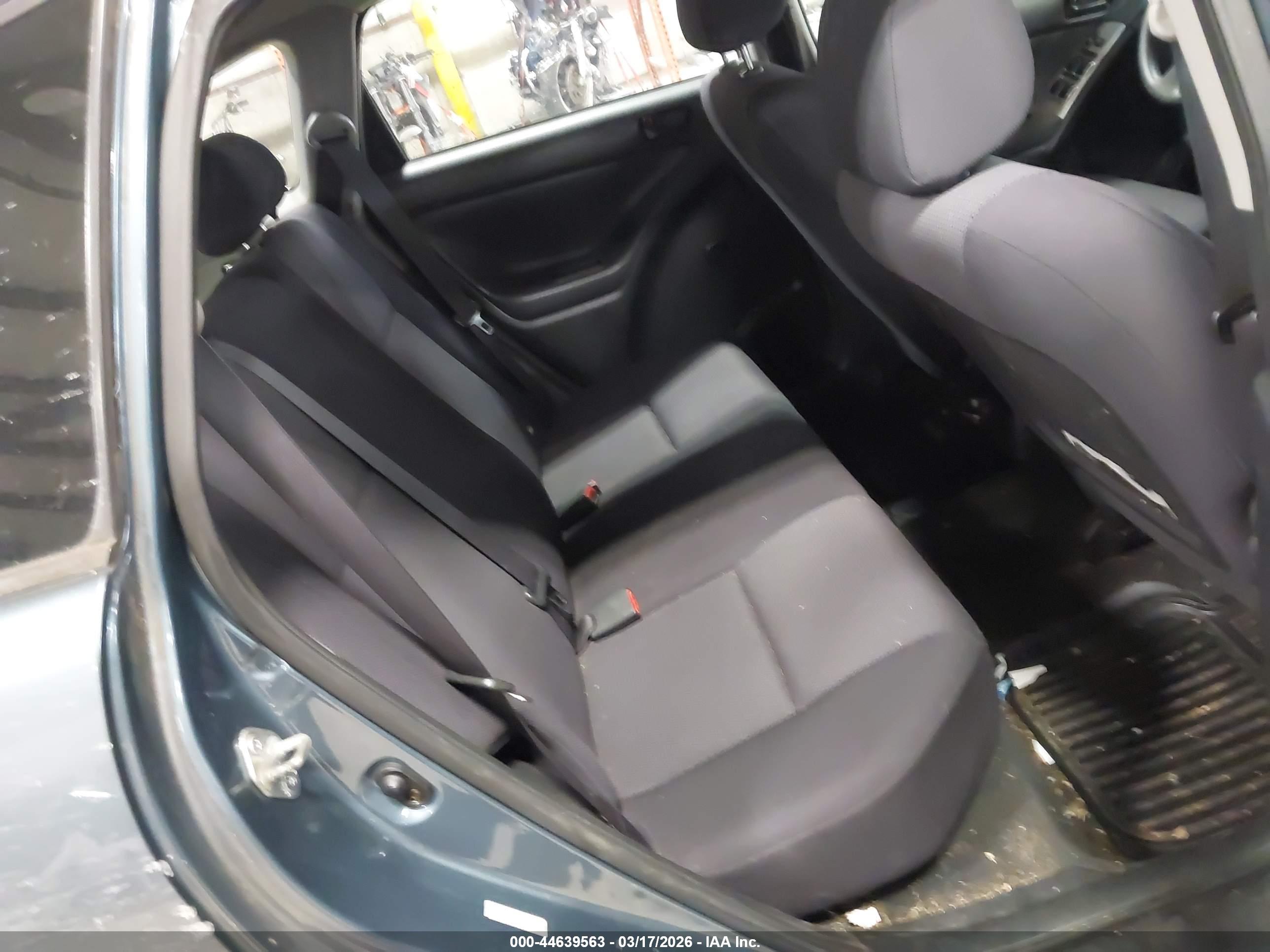 PONTIAC VIBE image 8