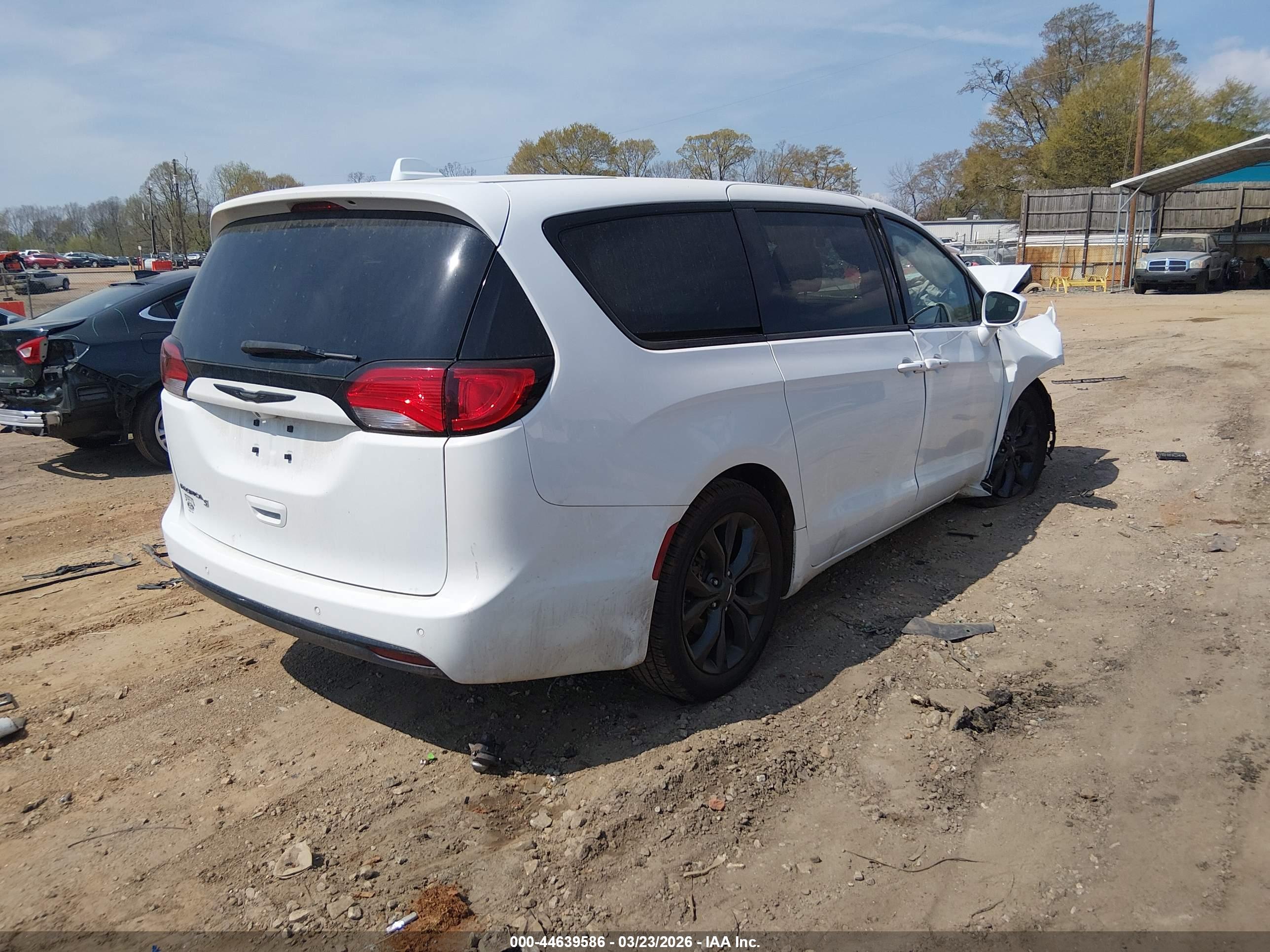 CHRYSLER PACIFICA image 4