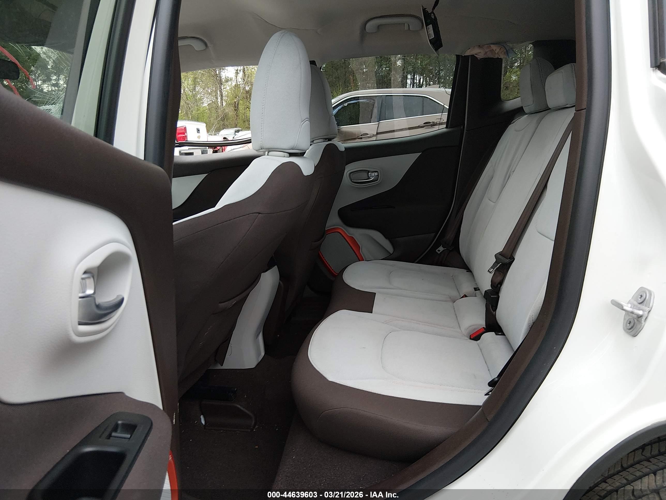 JEEP RENEGADE image 8
