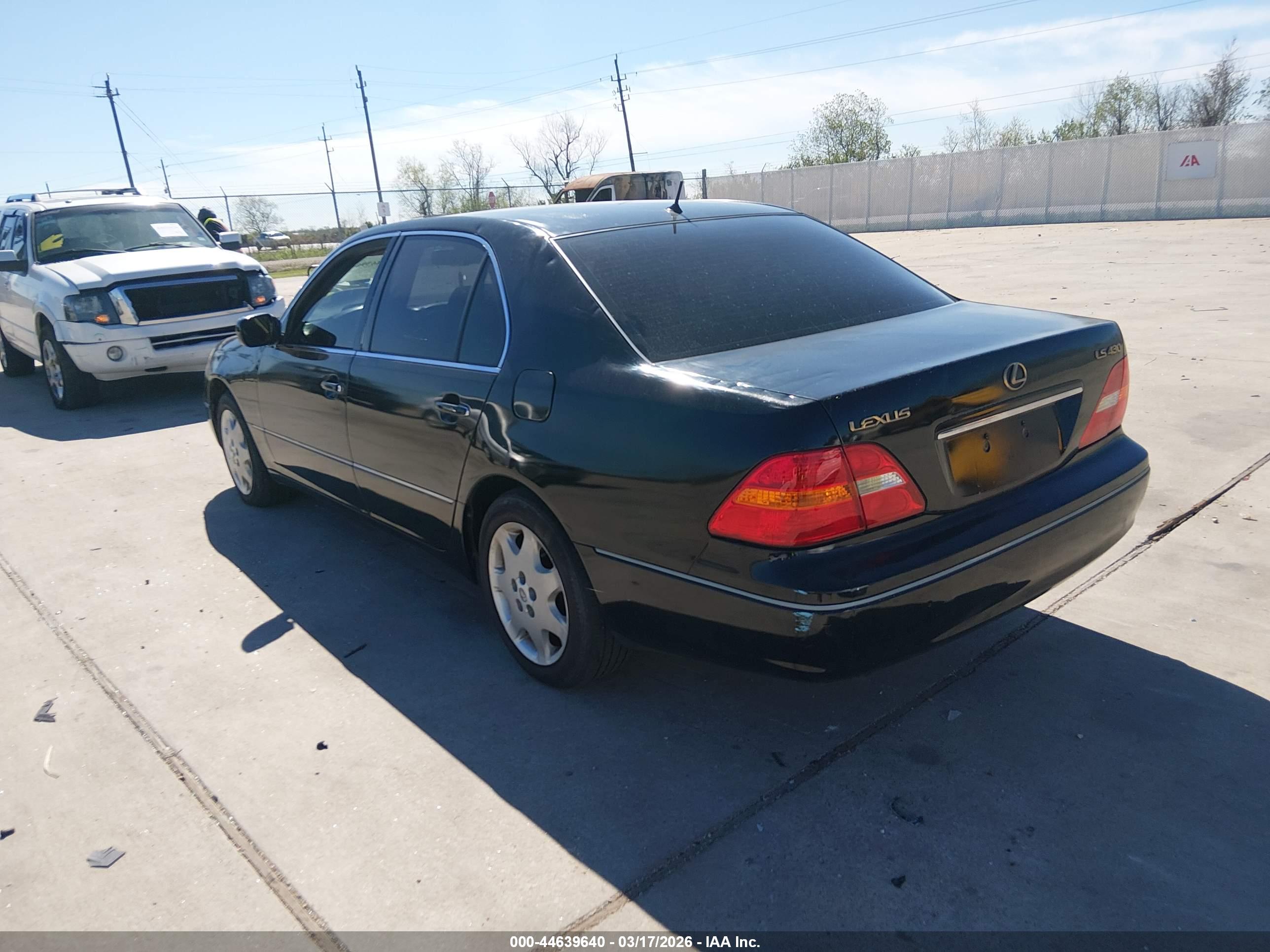 LEXUS LS image 3