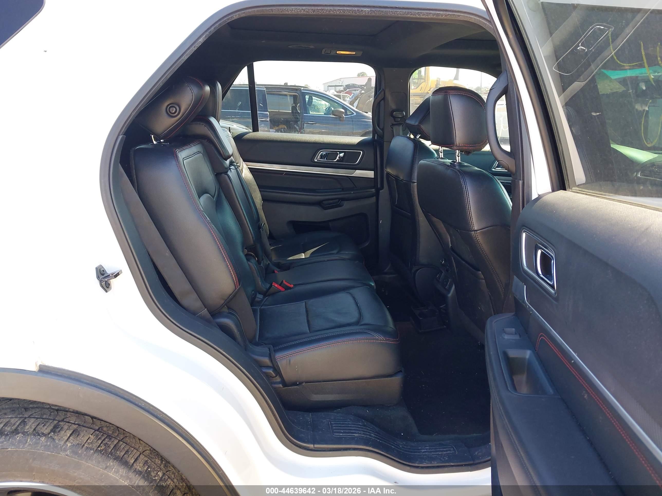 FORD EXPLORER image 8