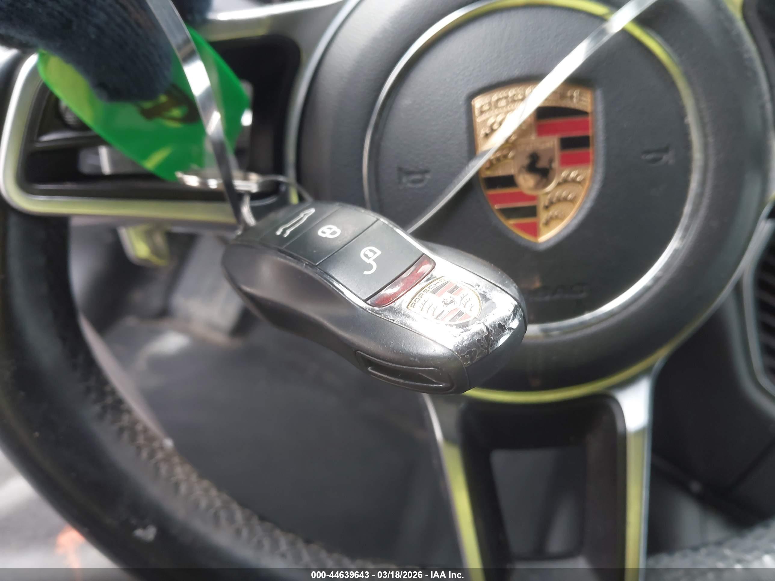 PORSCHE MACAN image 11