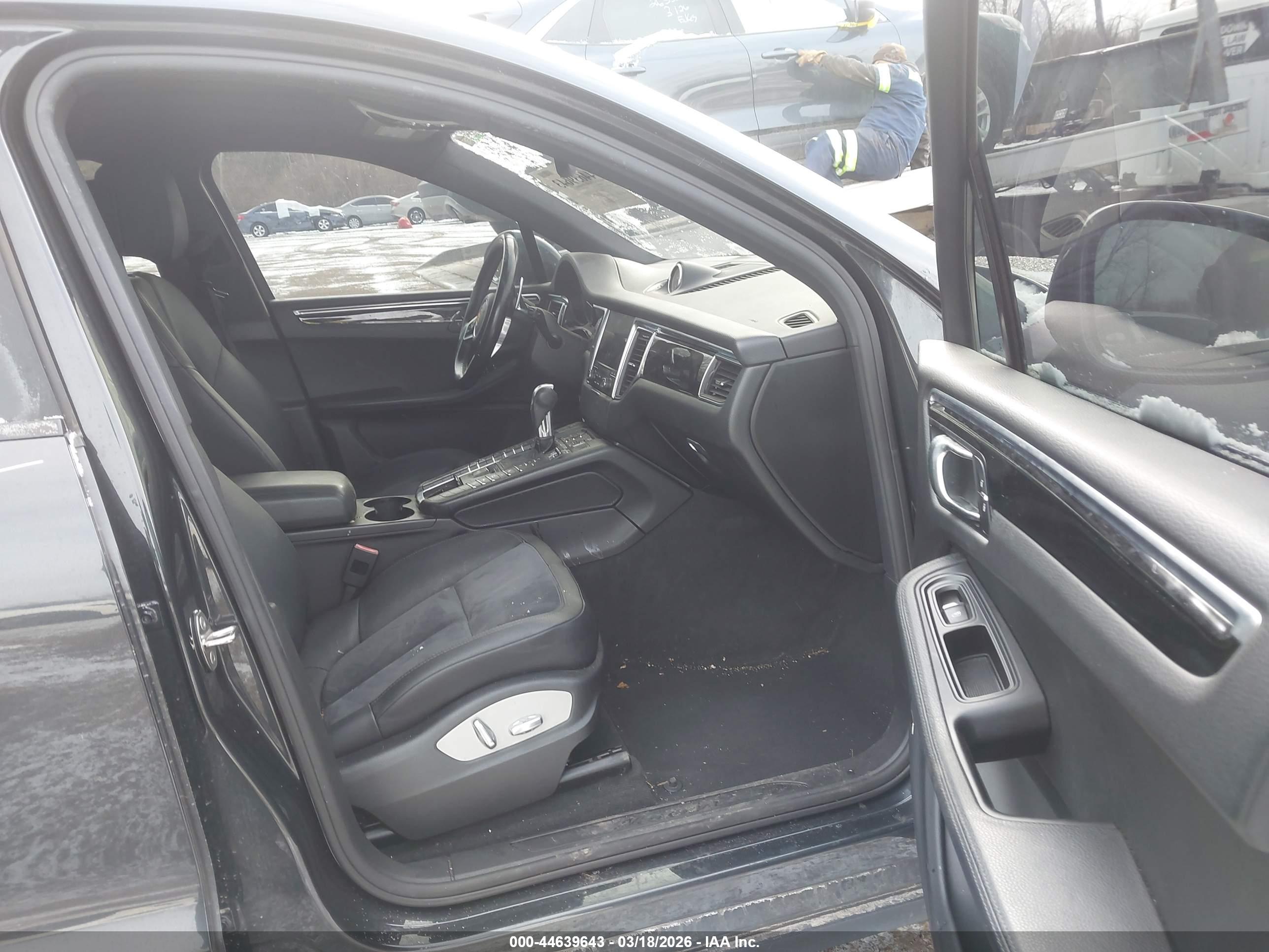 PORSCHE MACAN image 5