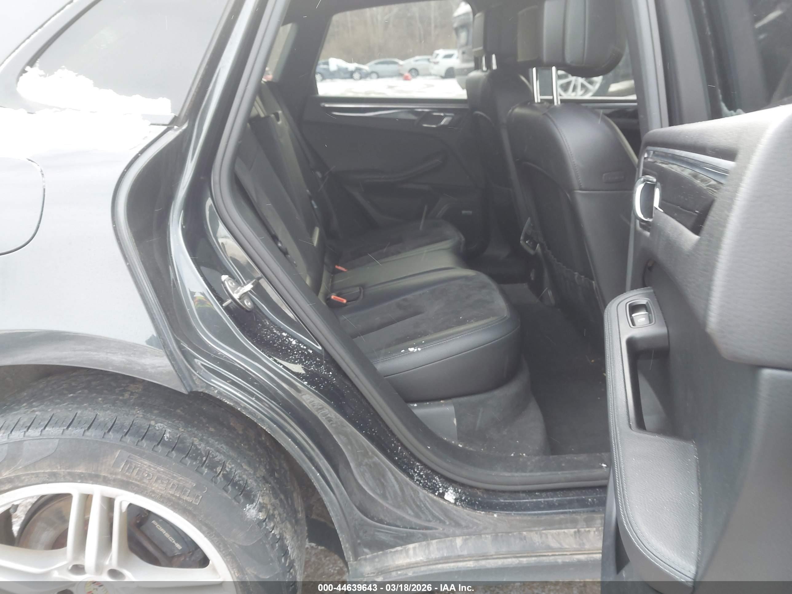 PORSCHE MACAN image 8
