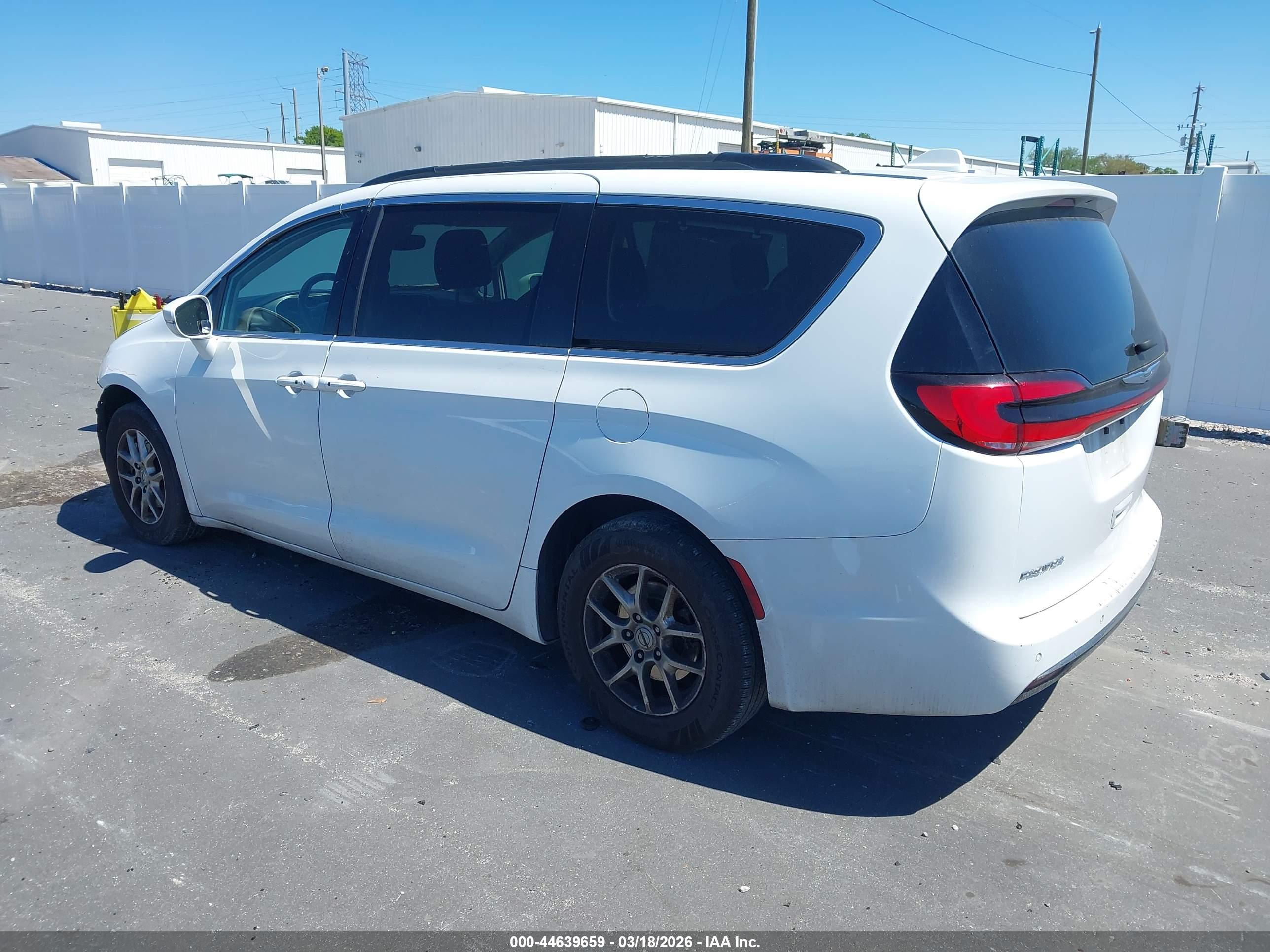 CHRYSLER PACIFICA image 3