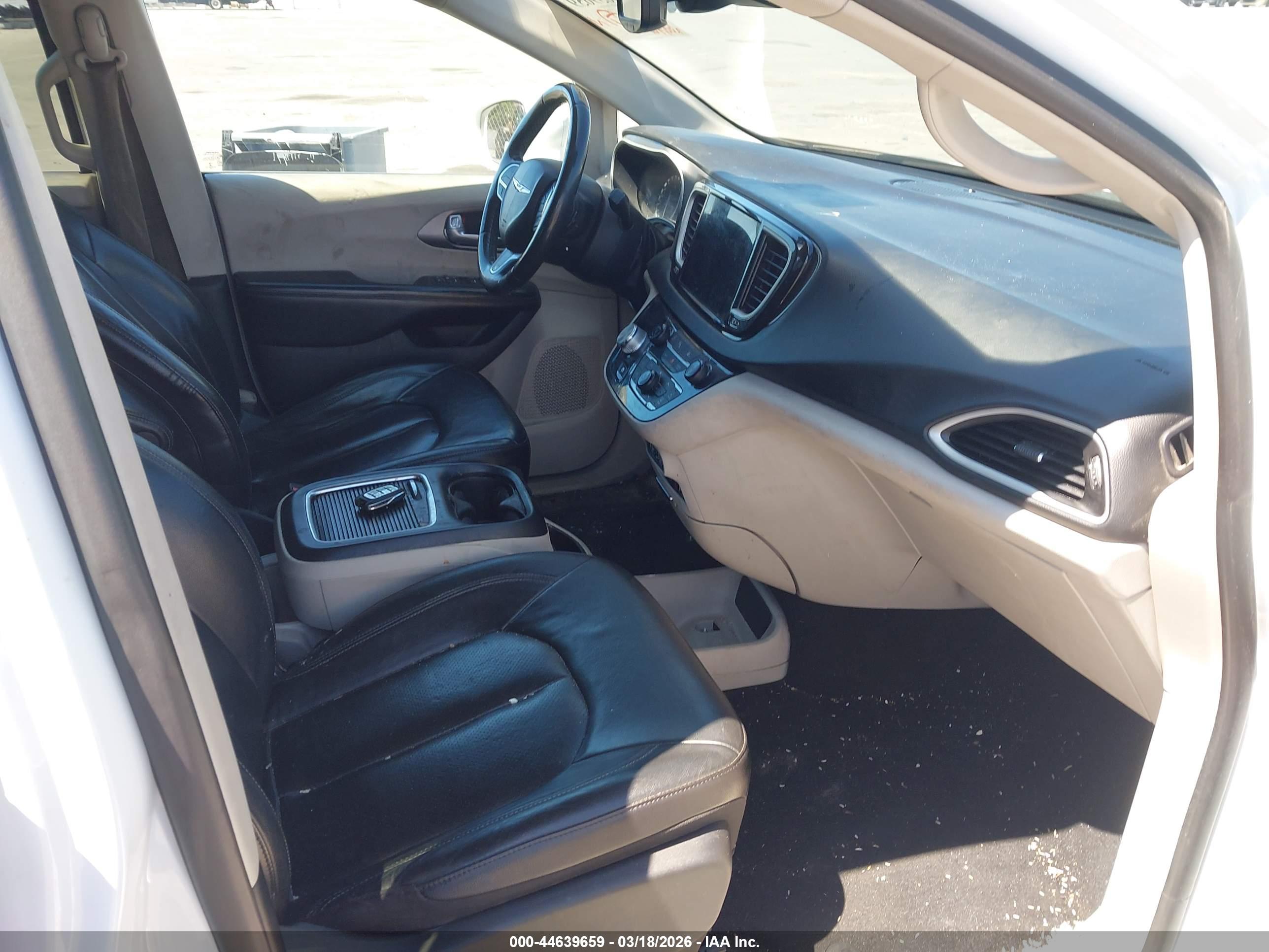 CHRYSLER PACIFICA image 5