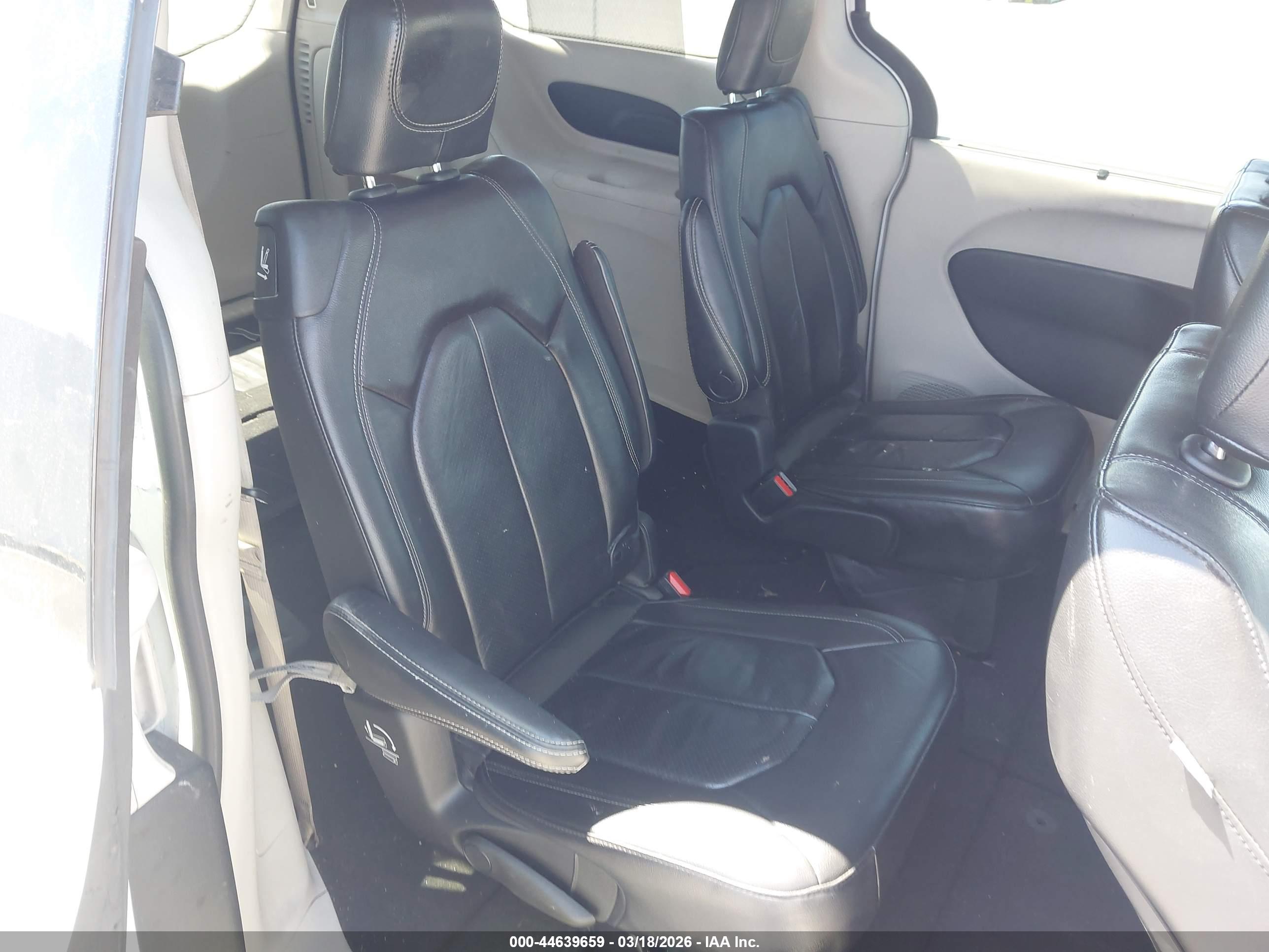 CHRYSLER PACIFICA image 8