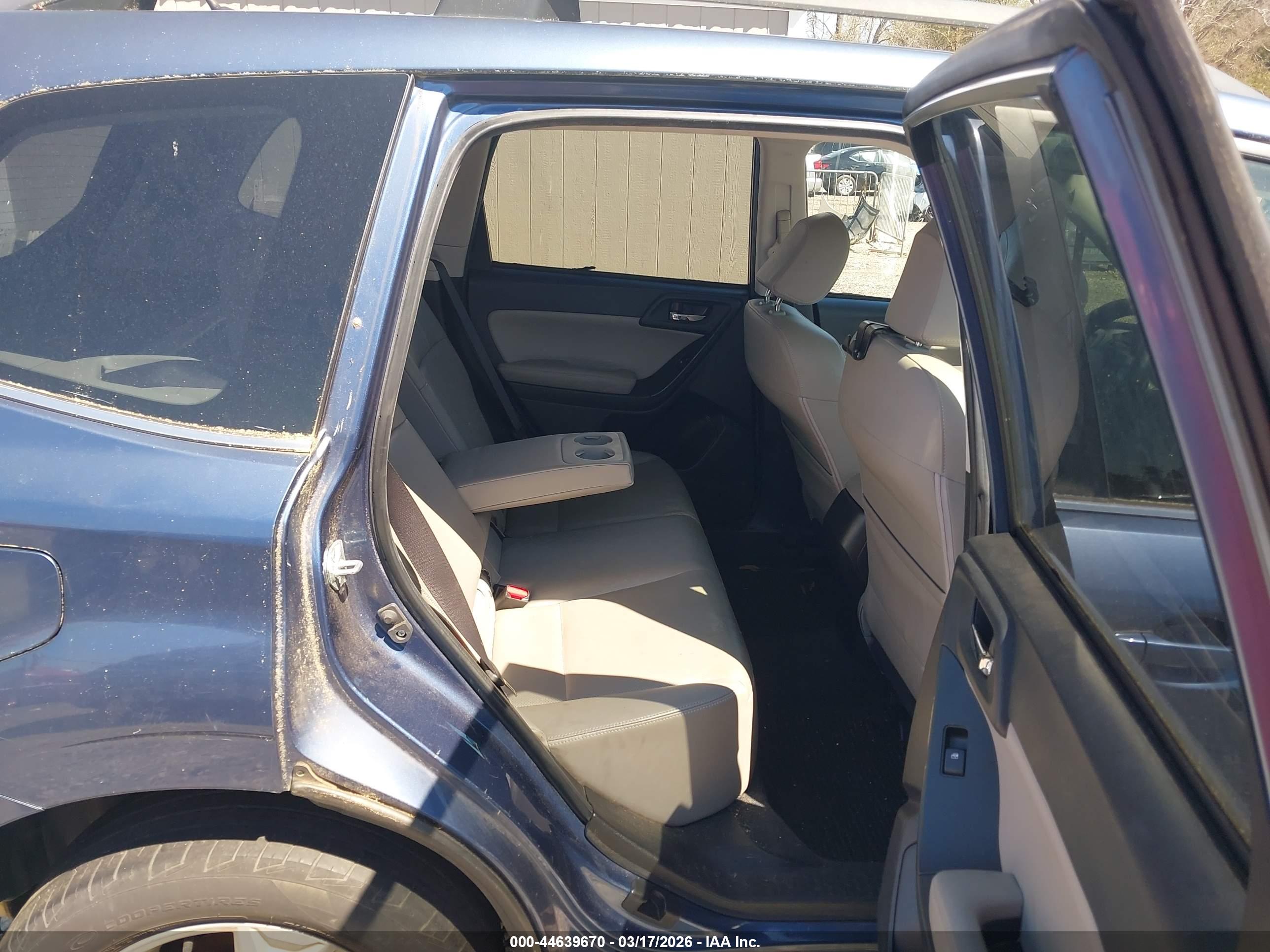 SUBARU FORESTER image 8
