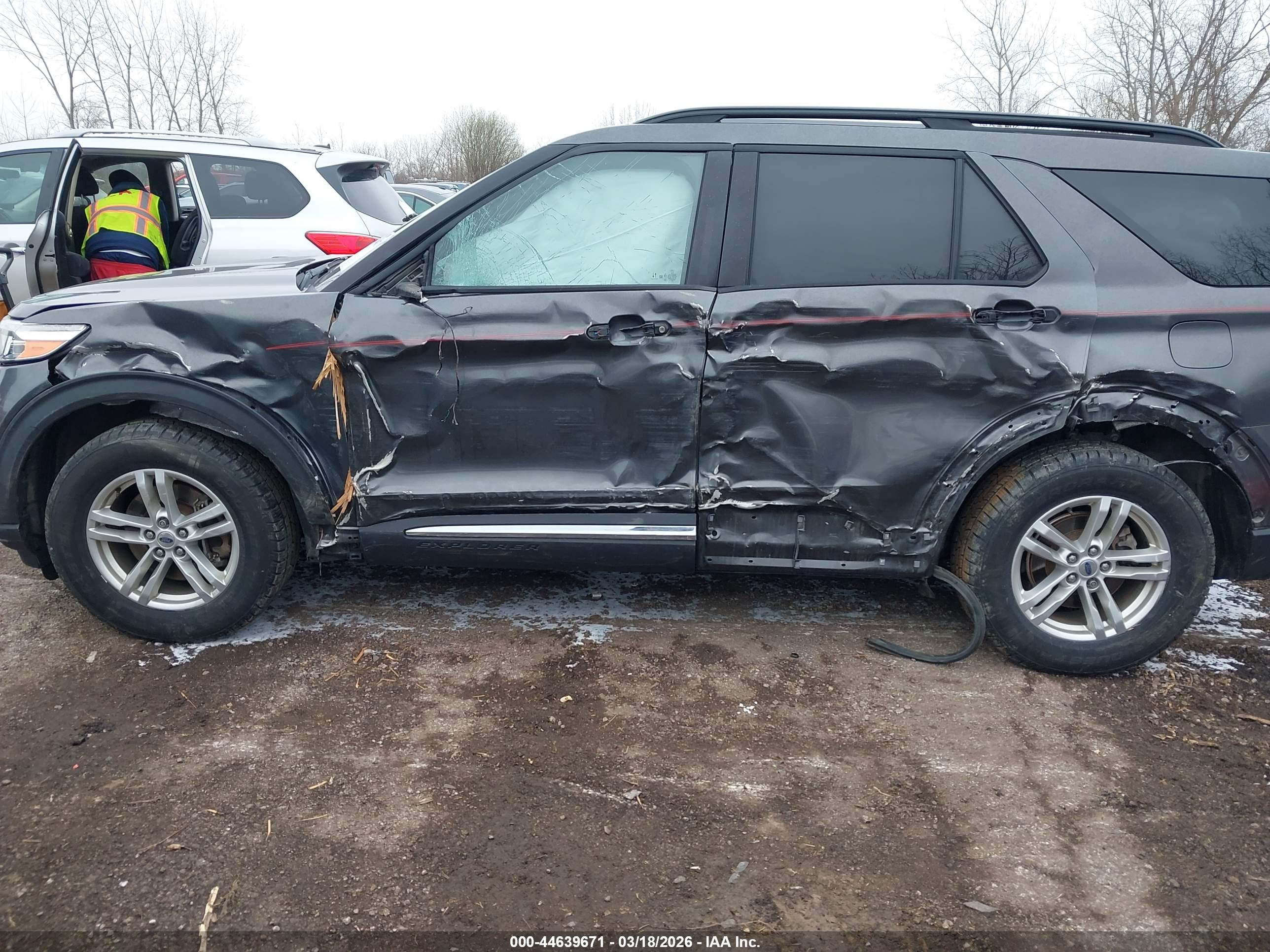 FORD EXPLORER image 6