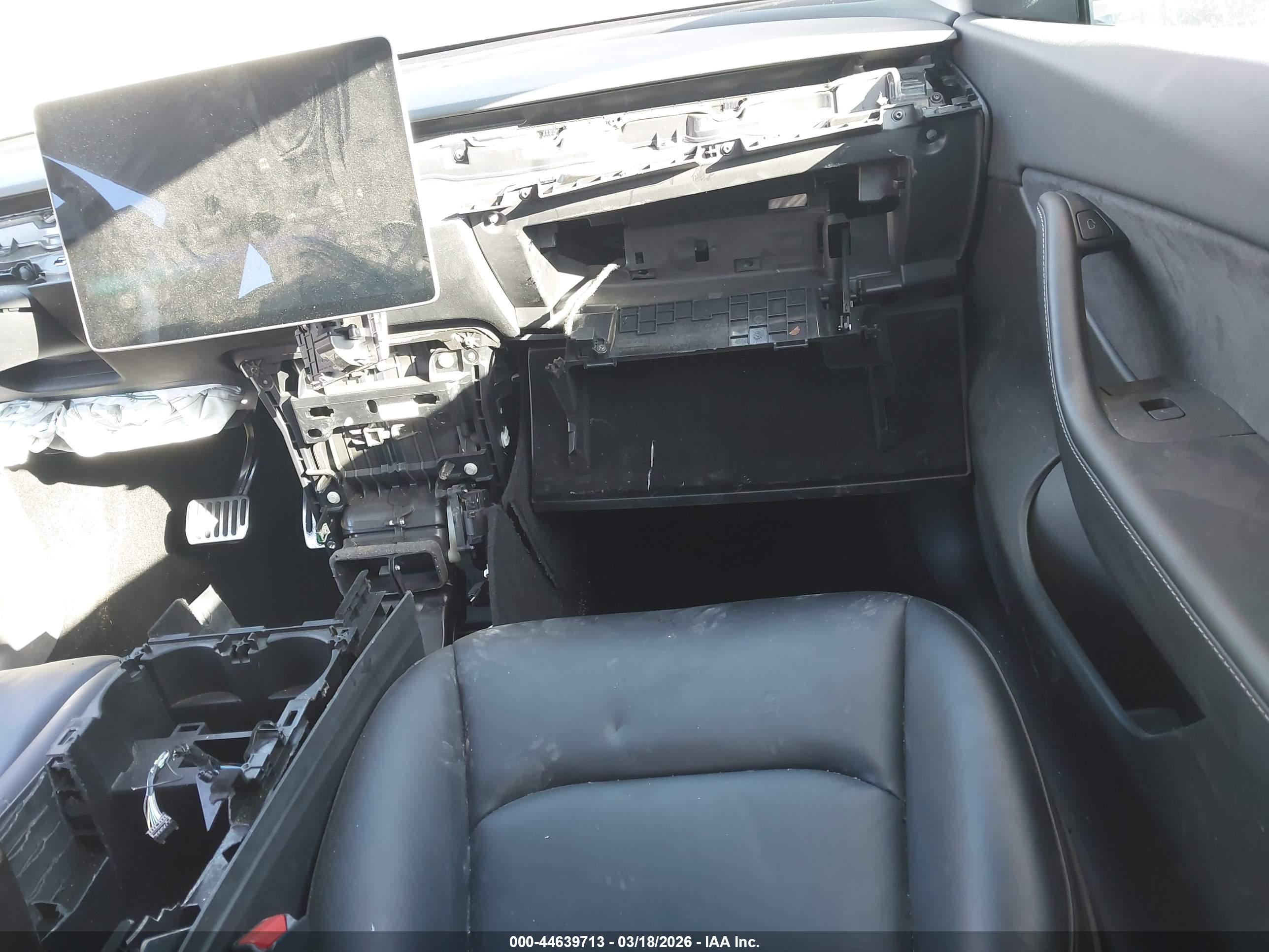 TESLA MODEL image 5