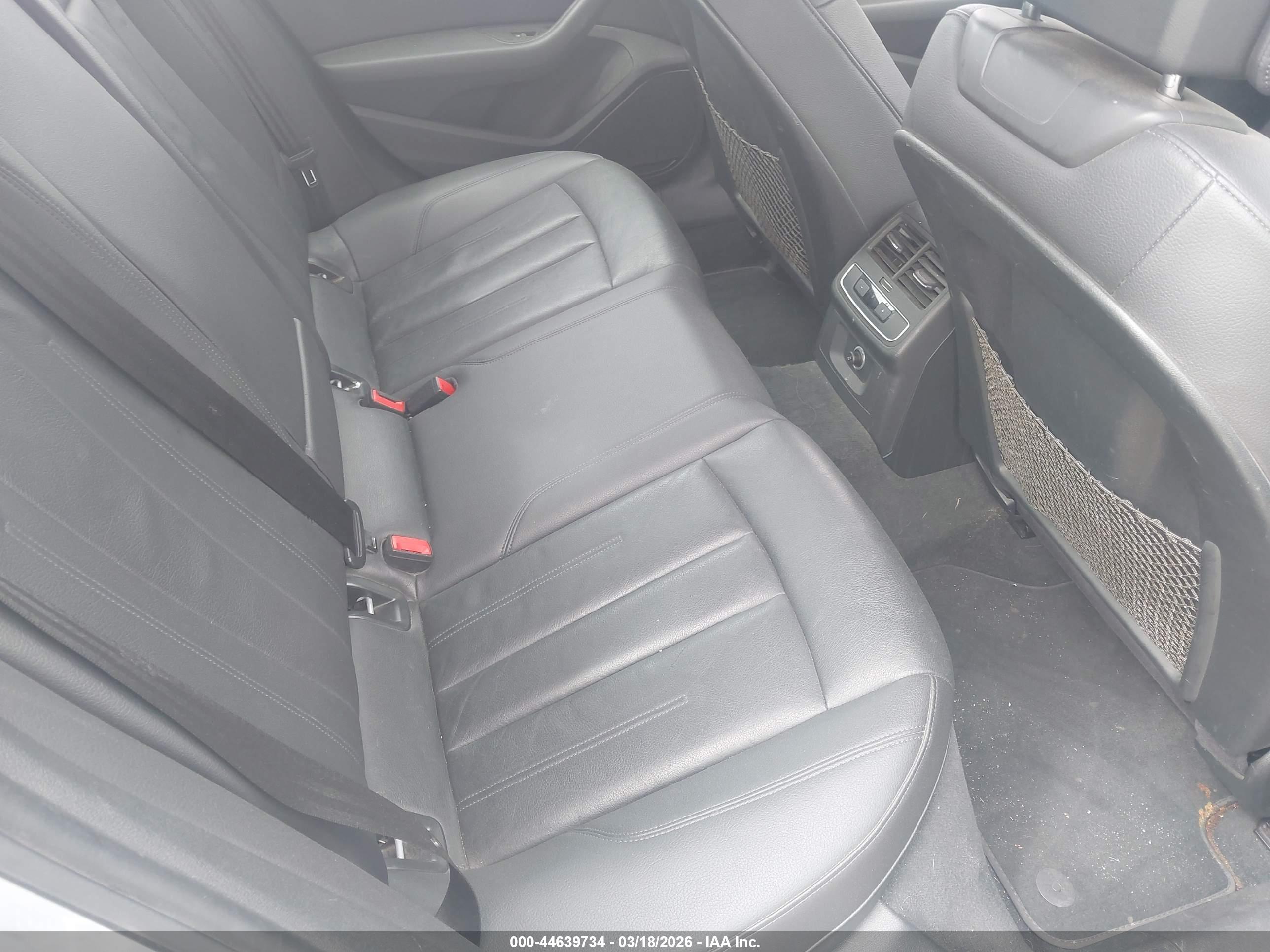 AUDI A4 image 8