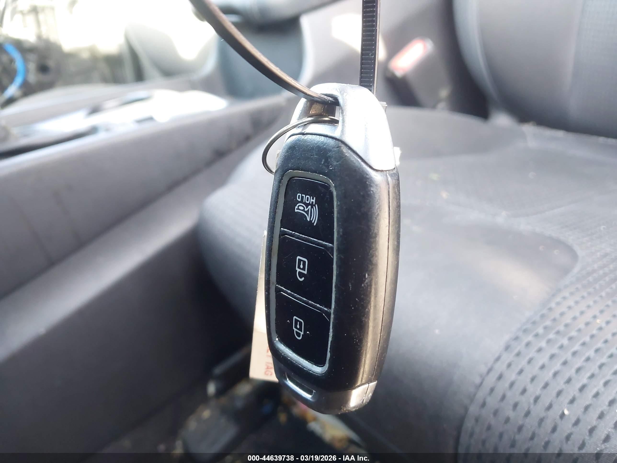 HYUNDAI SANTA image 11