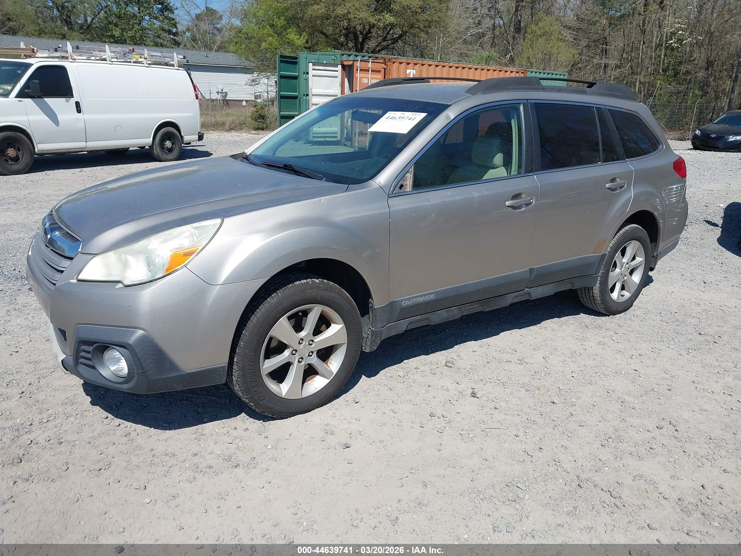 SUBARU OUTBACK image 2