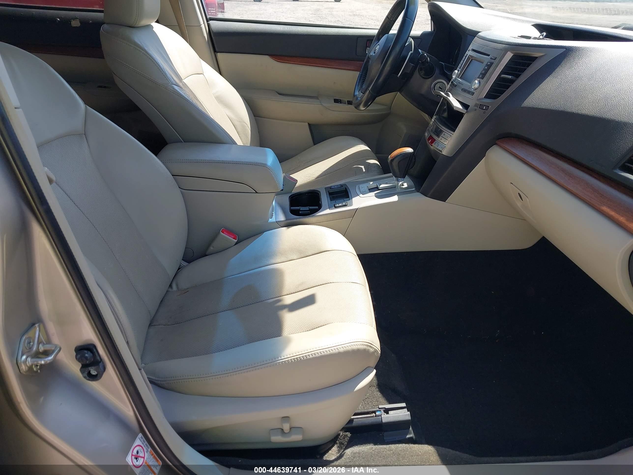 SUBARU OUTBACK image 5