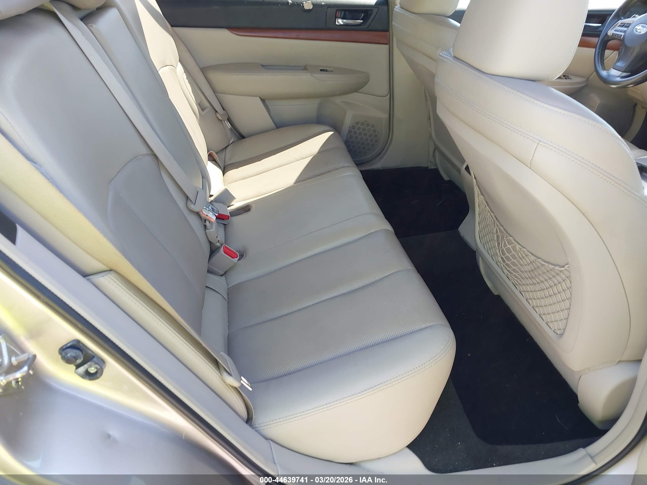 SUBARU OUTBACK image 8
