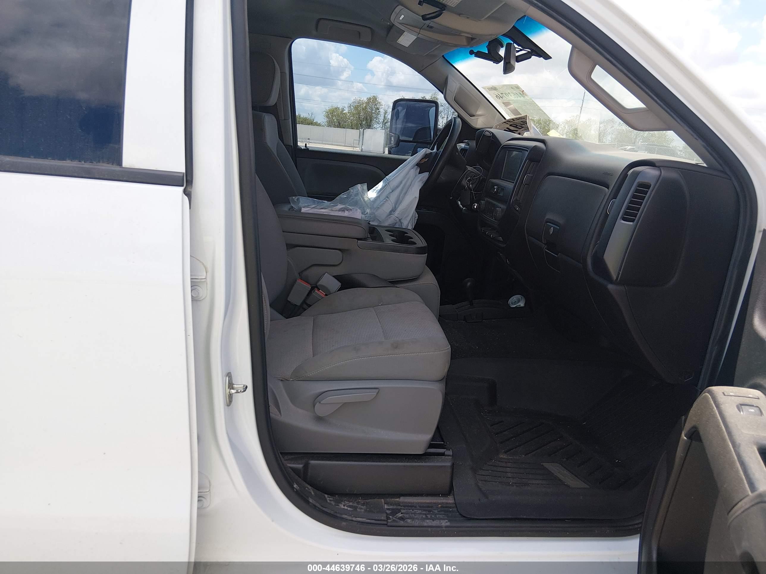 CHEVROLET SILVERADO image 5