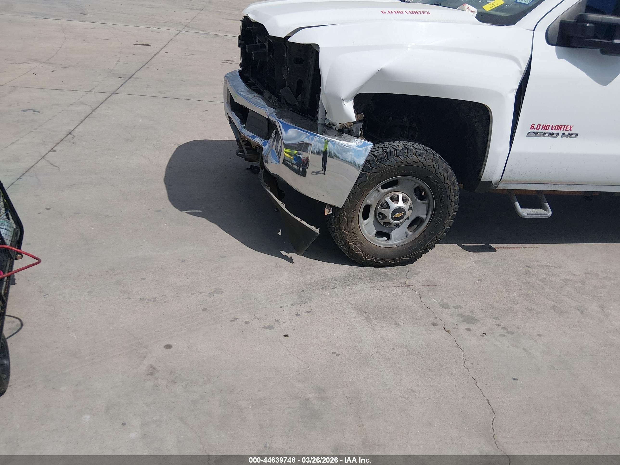 CHEVROLET SILVERADO image 6