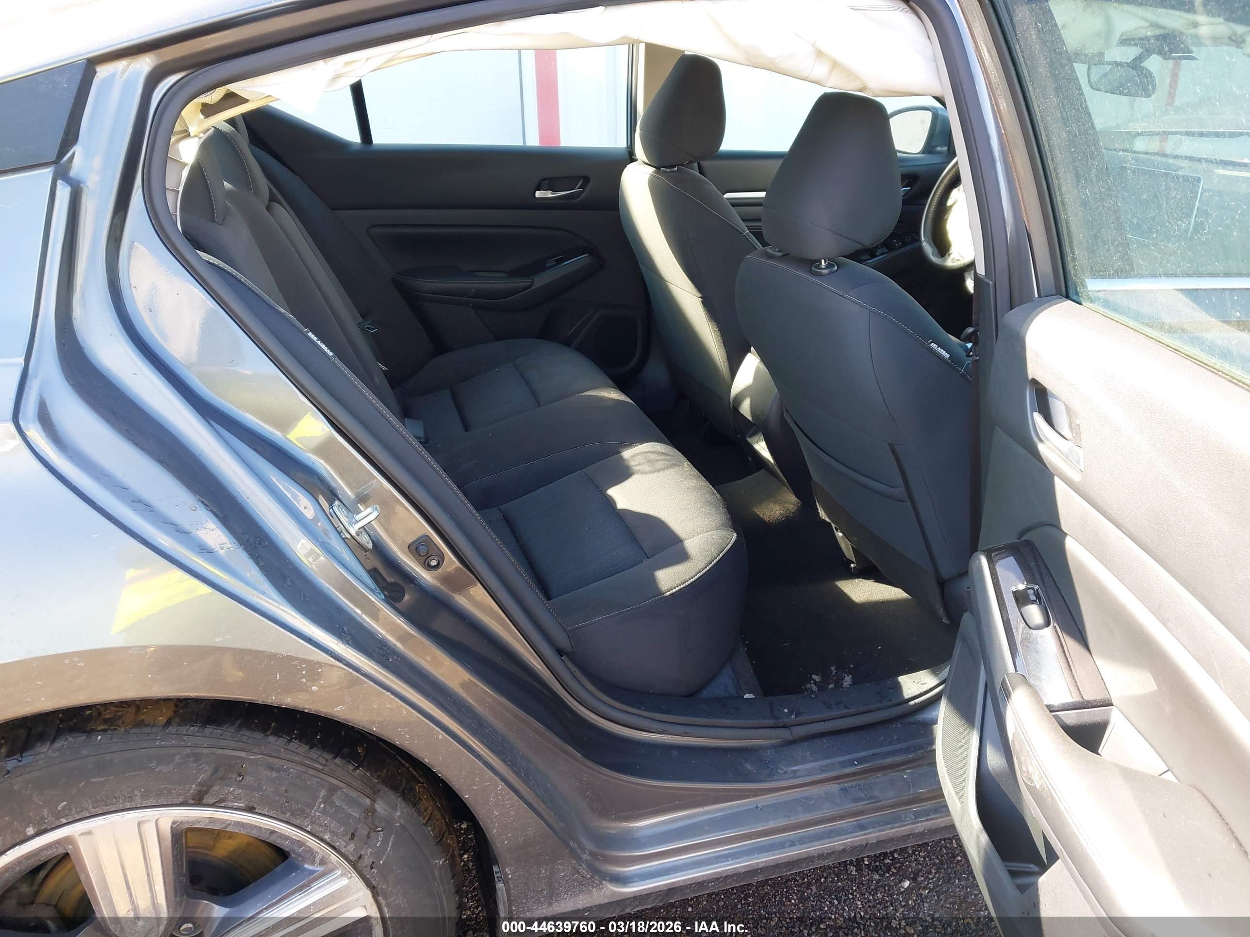 NISSAN ALTIMA image 8