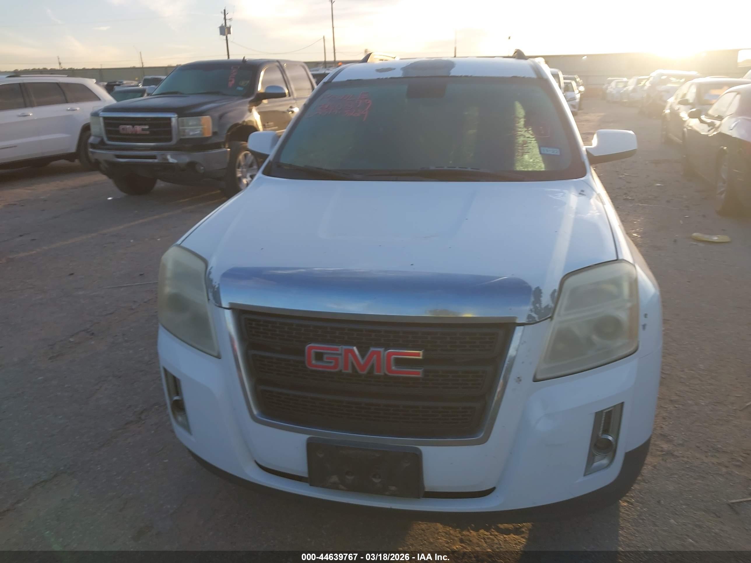 GMC TERRAIN image 6