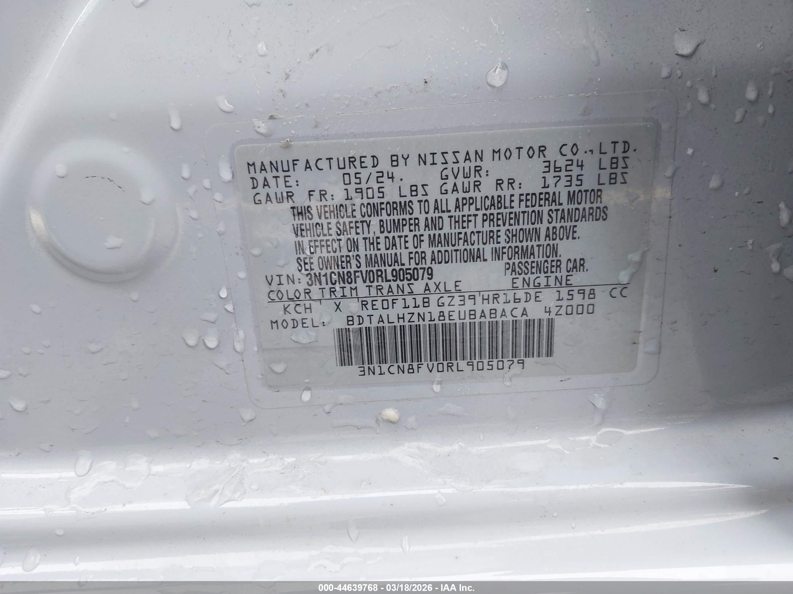 NISSAN VERSA image 9