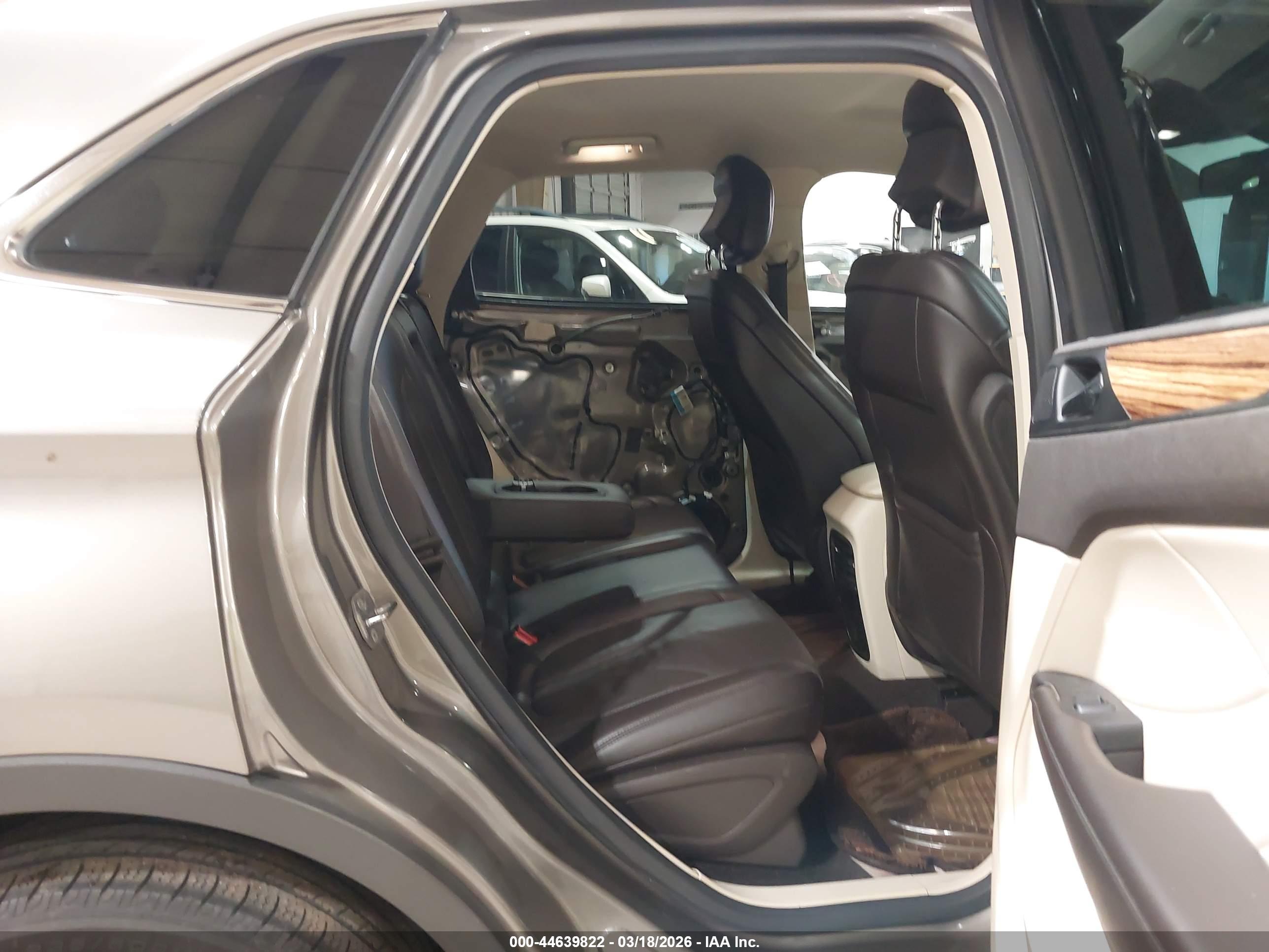 LINCOLN MKC image 8