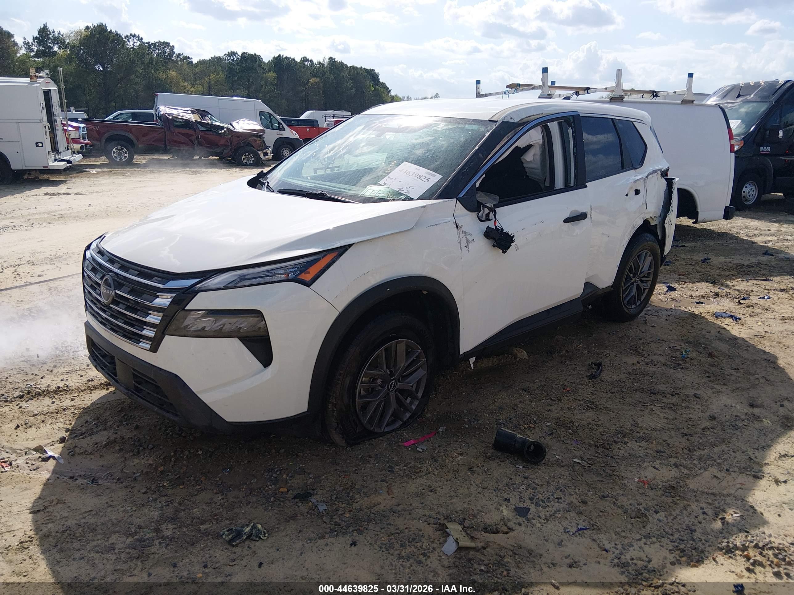 NISSAN ROGUE image 2