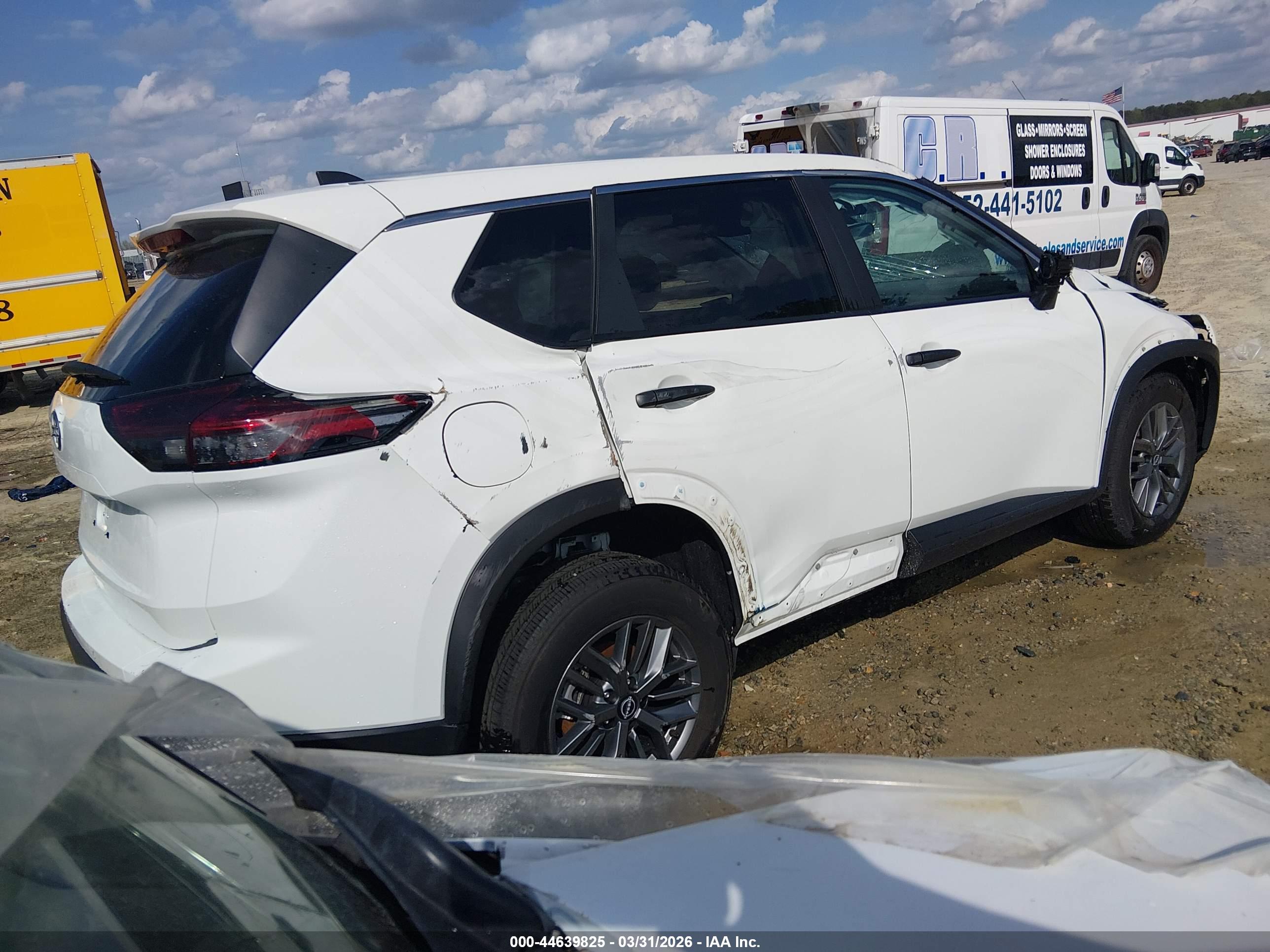 NISSAN ROGUE image 4