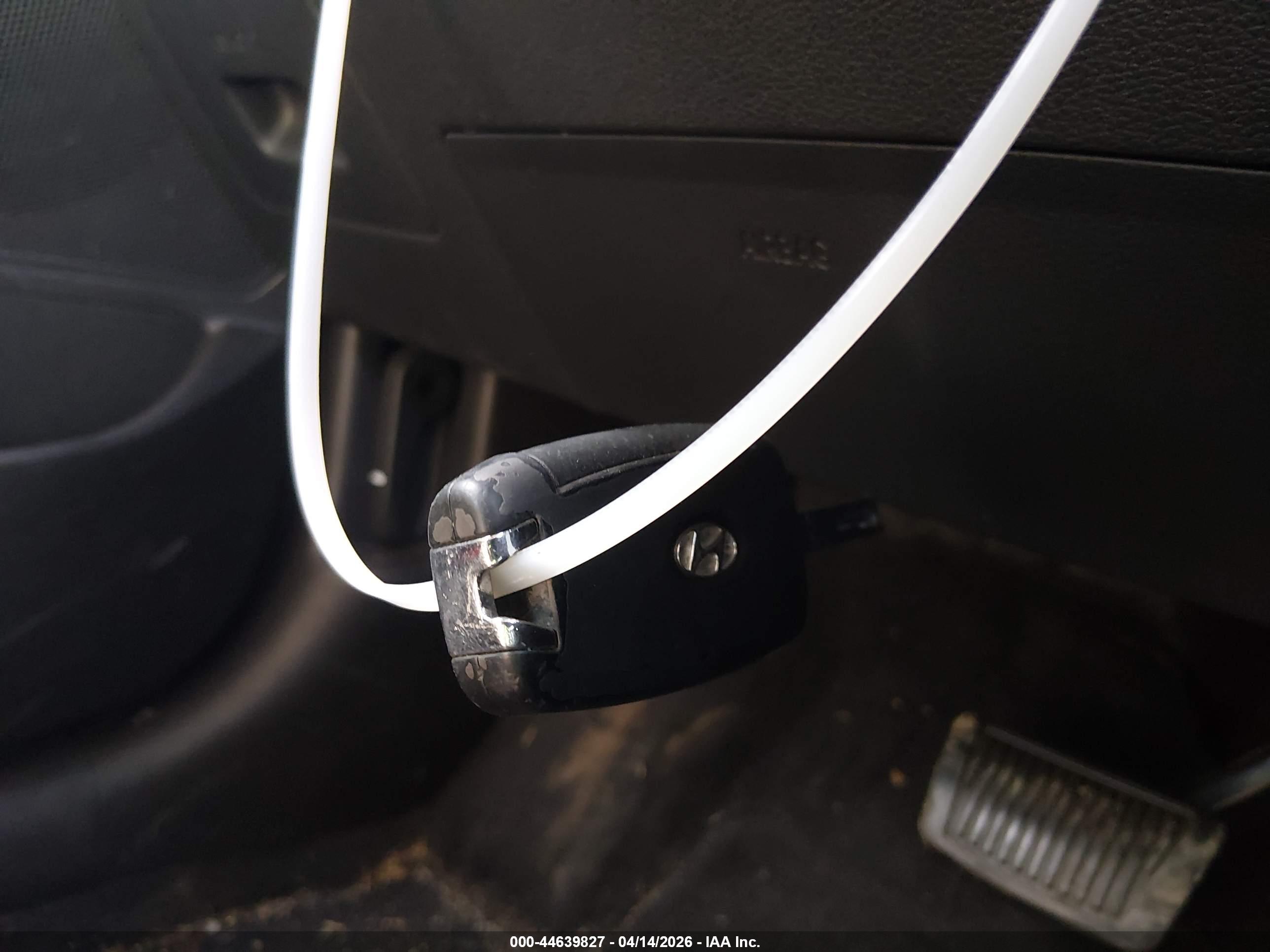 HYUNDAI ELANTRA image 11