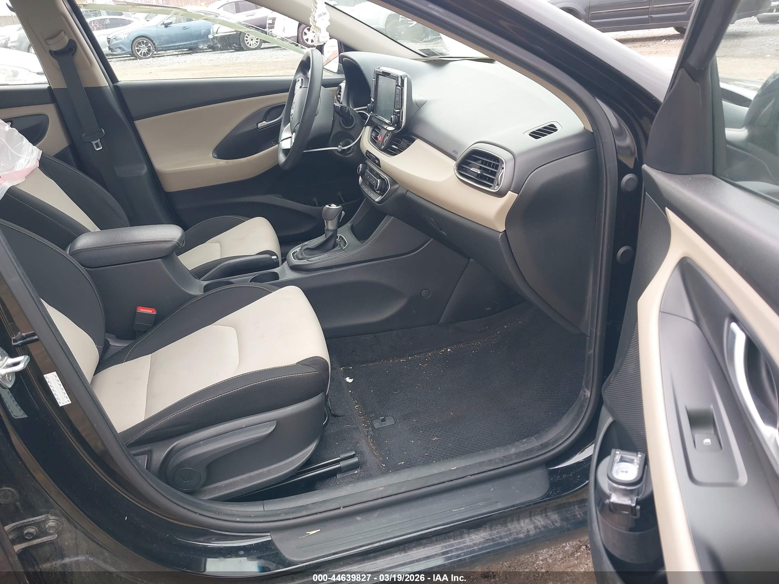 HYUNDAI ELANTRA image 5