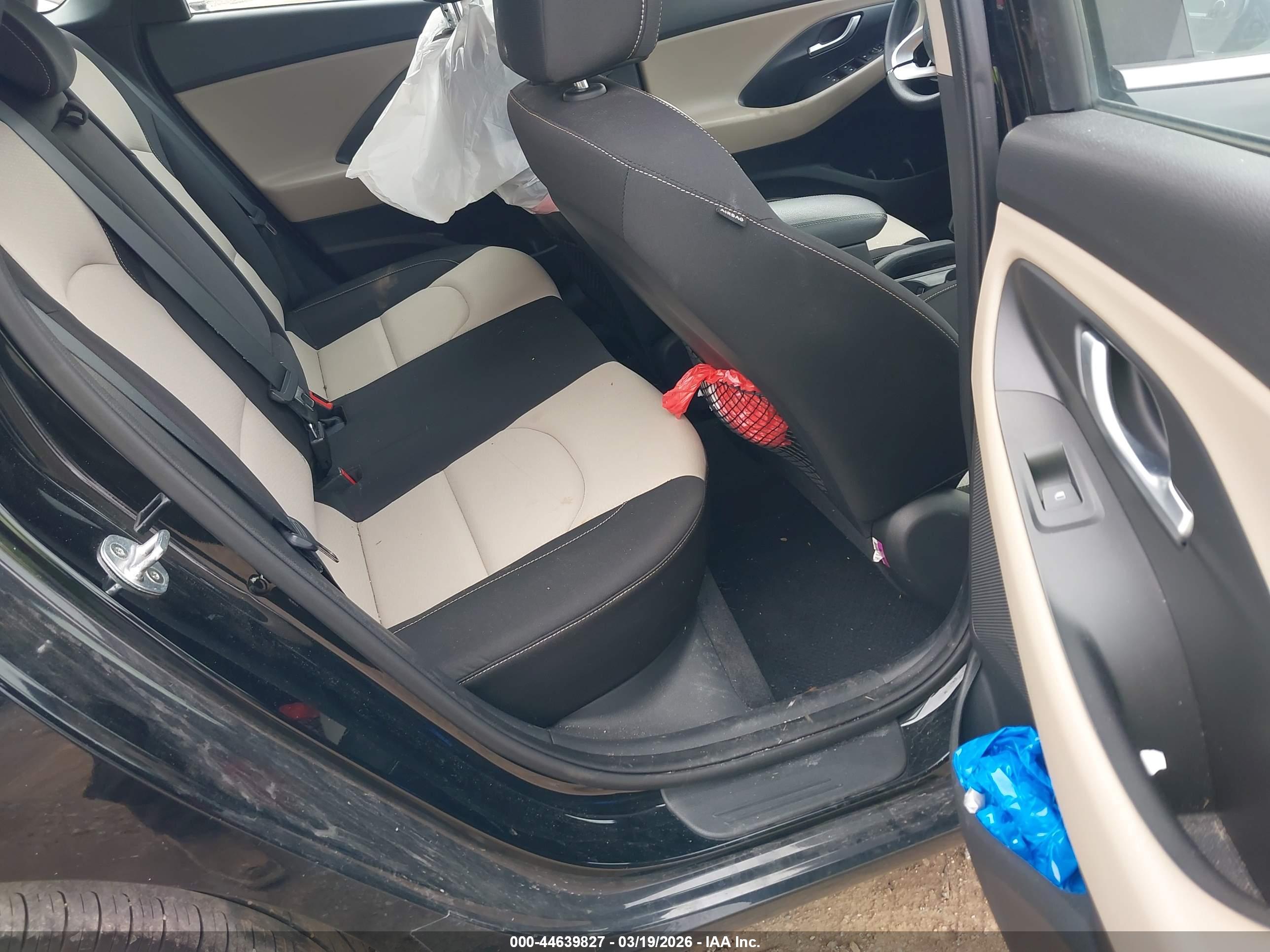HYUNDAI ELANTRA image 8