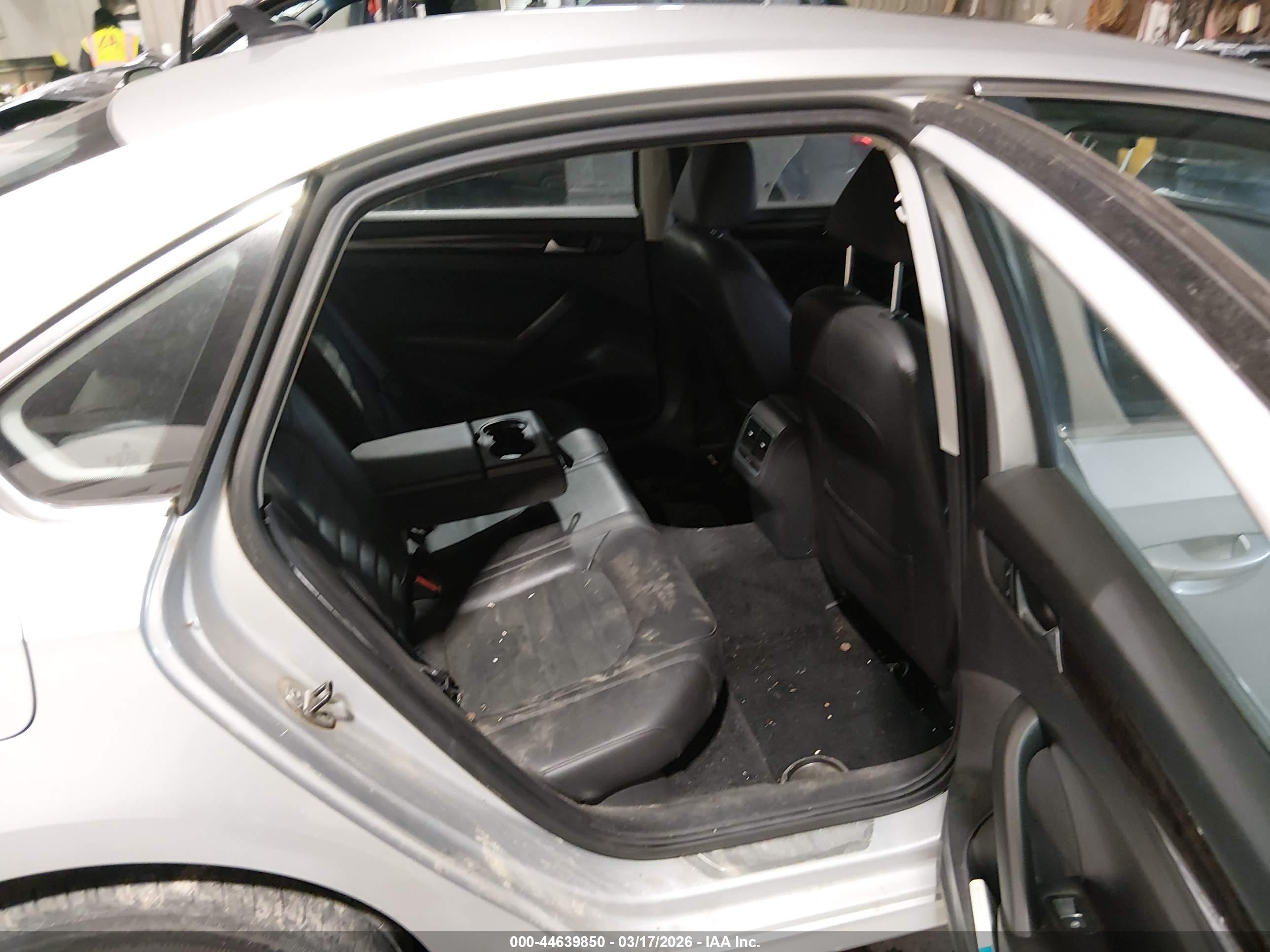 VOLKSWAGEN PASSAT image 8