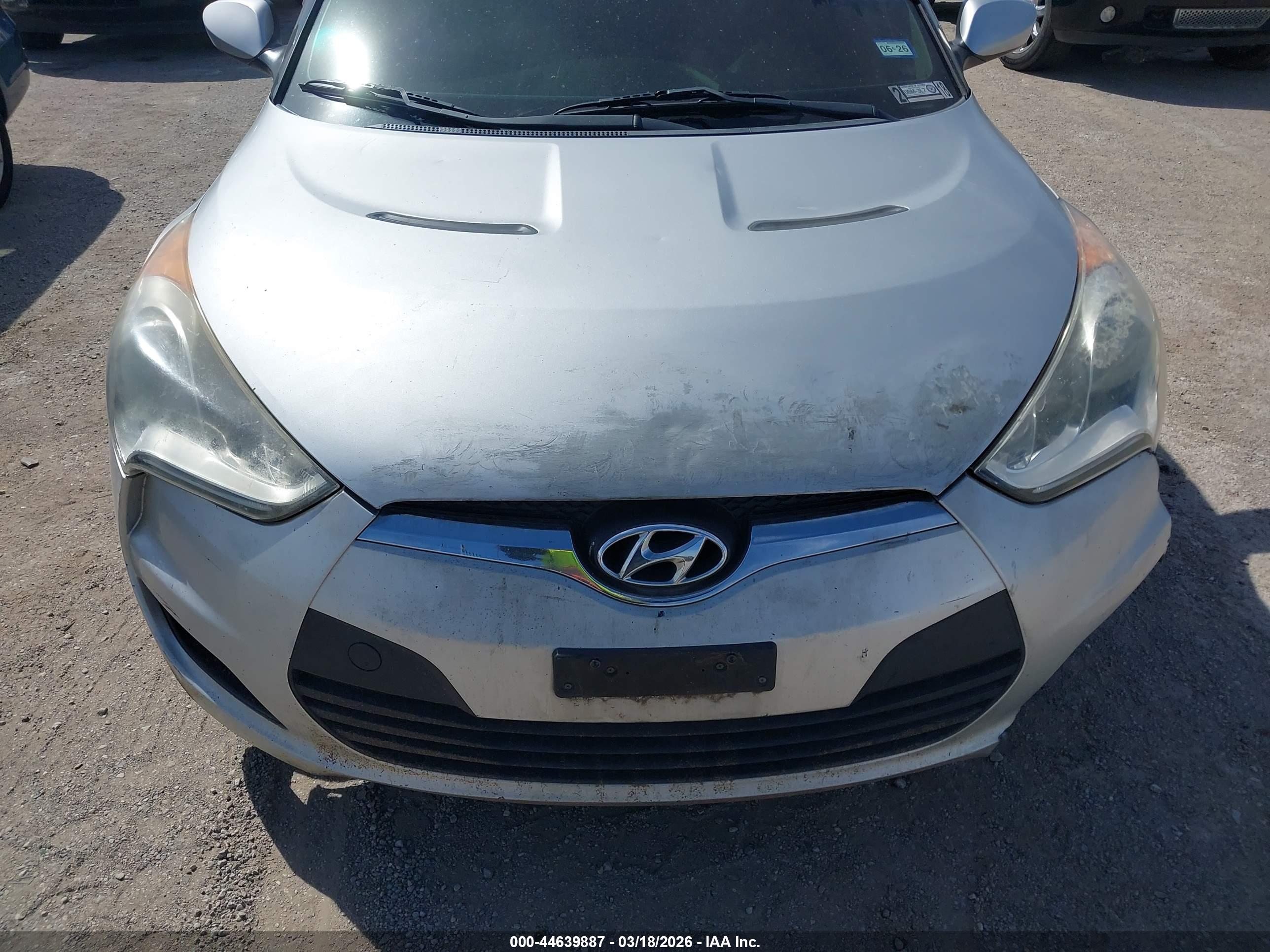 HYUNDAI VELOSTER image 6