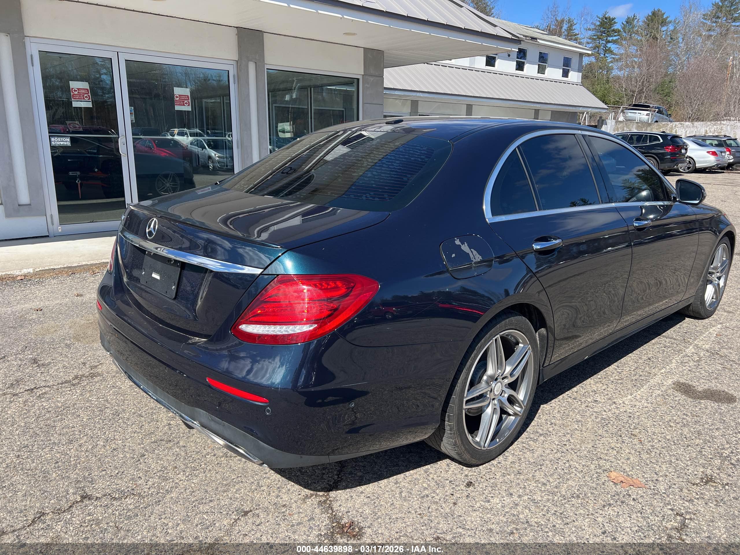 MERCEDES-BENZ E image 4