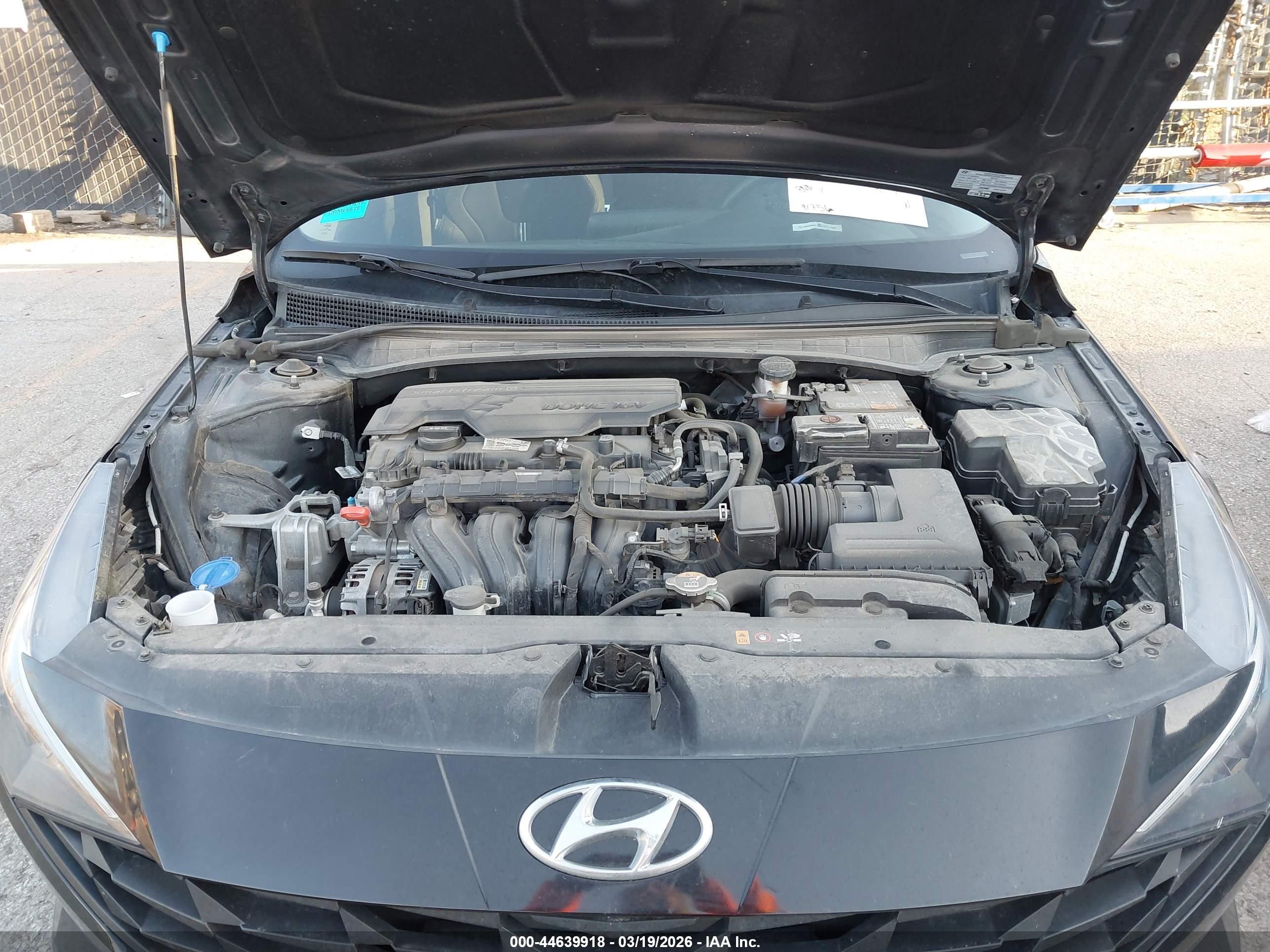HYUNDAI ELANTRA image 10