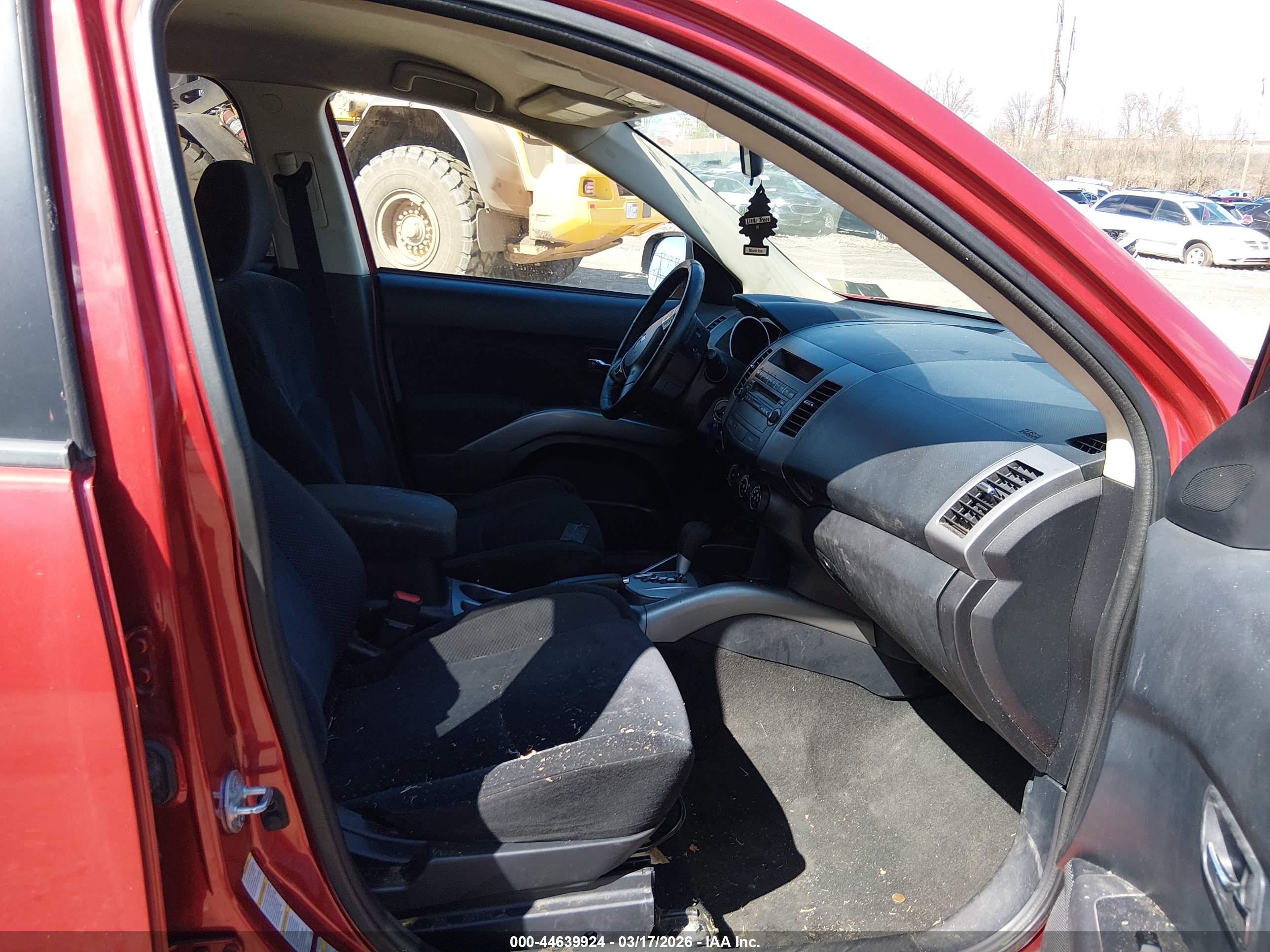MITSUBISHI OUTLANDER image 5