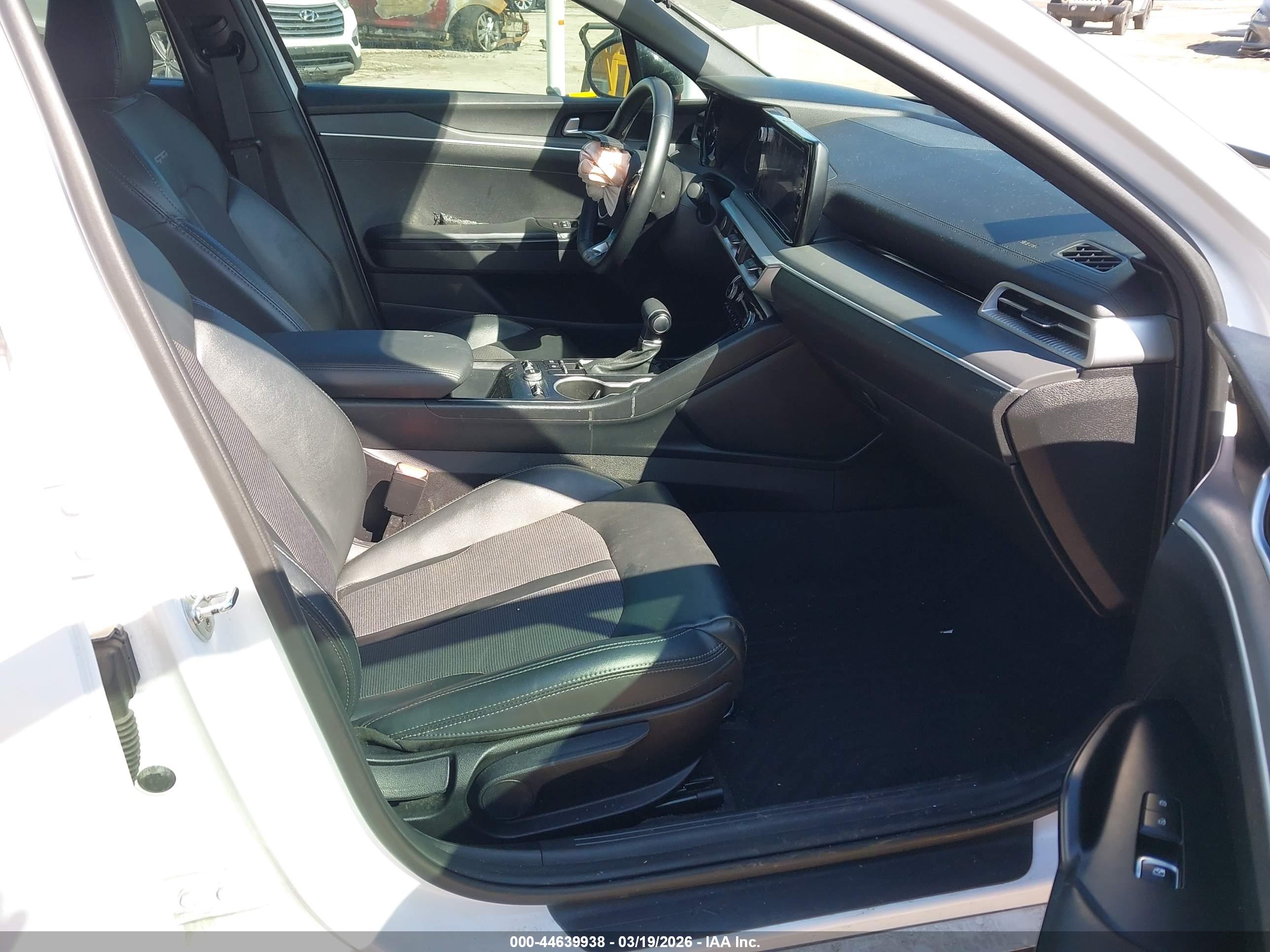 KIA K5 image 5