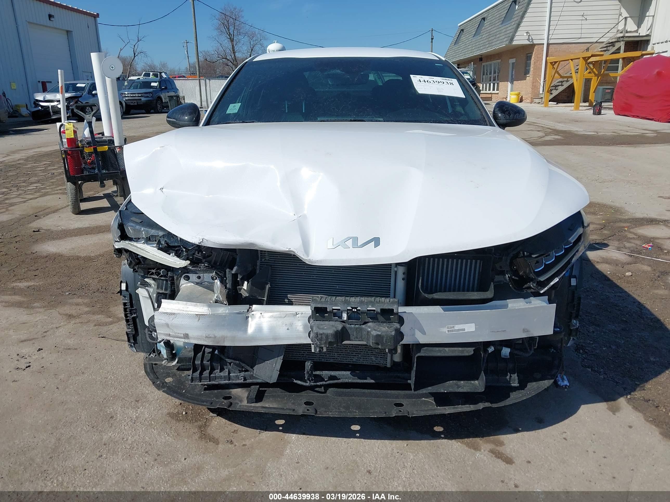 KIA K5 image 6