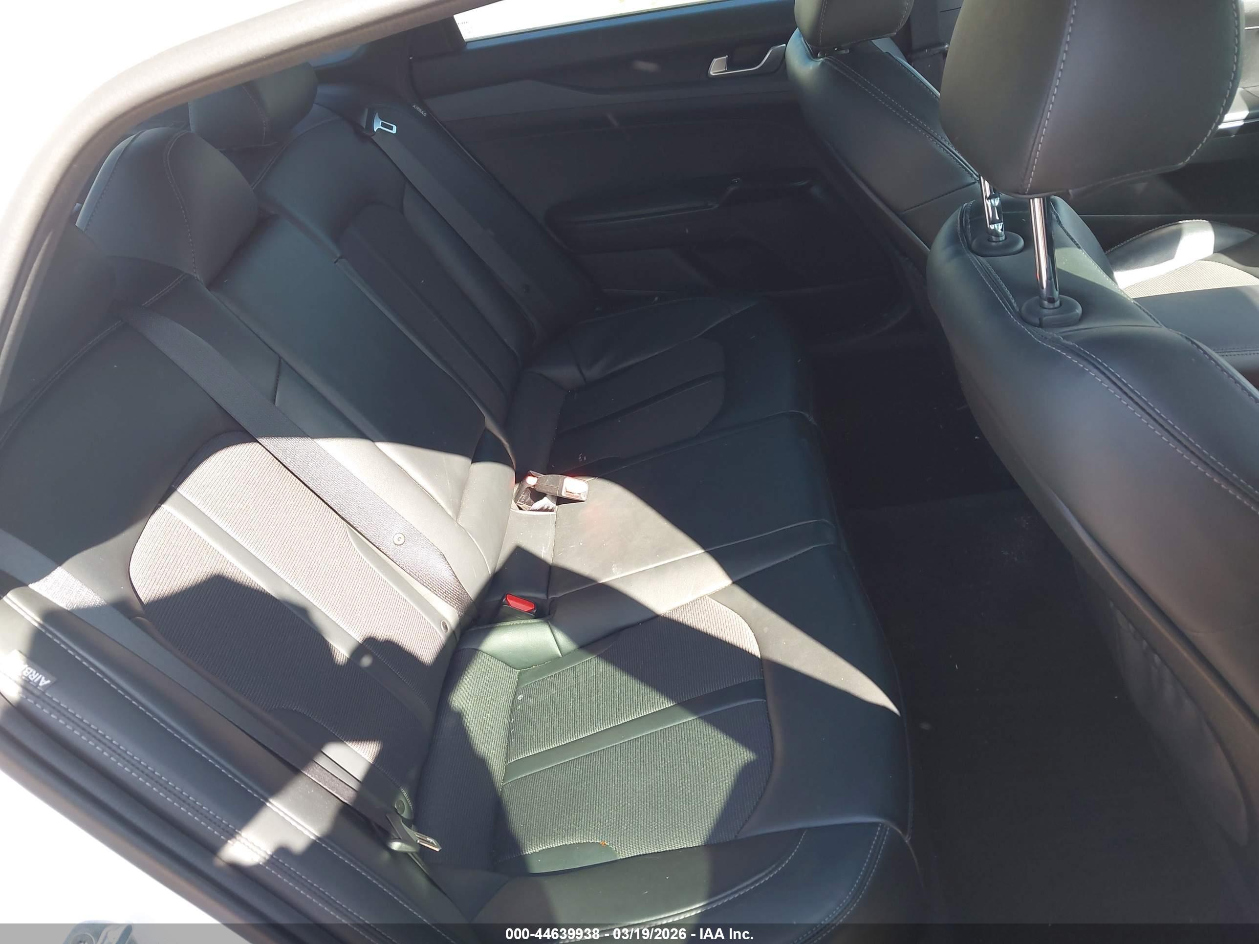 KIA K5 image 8