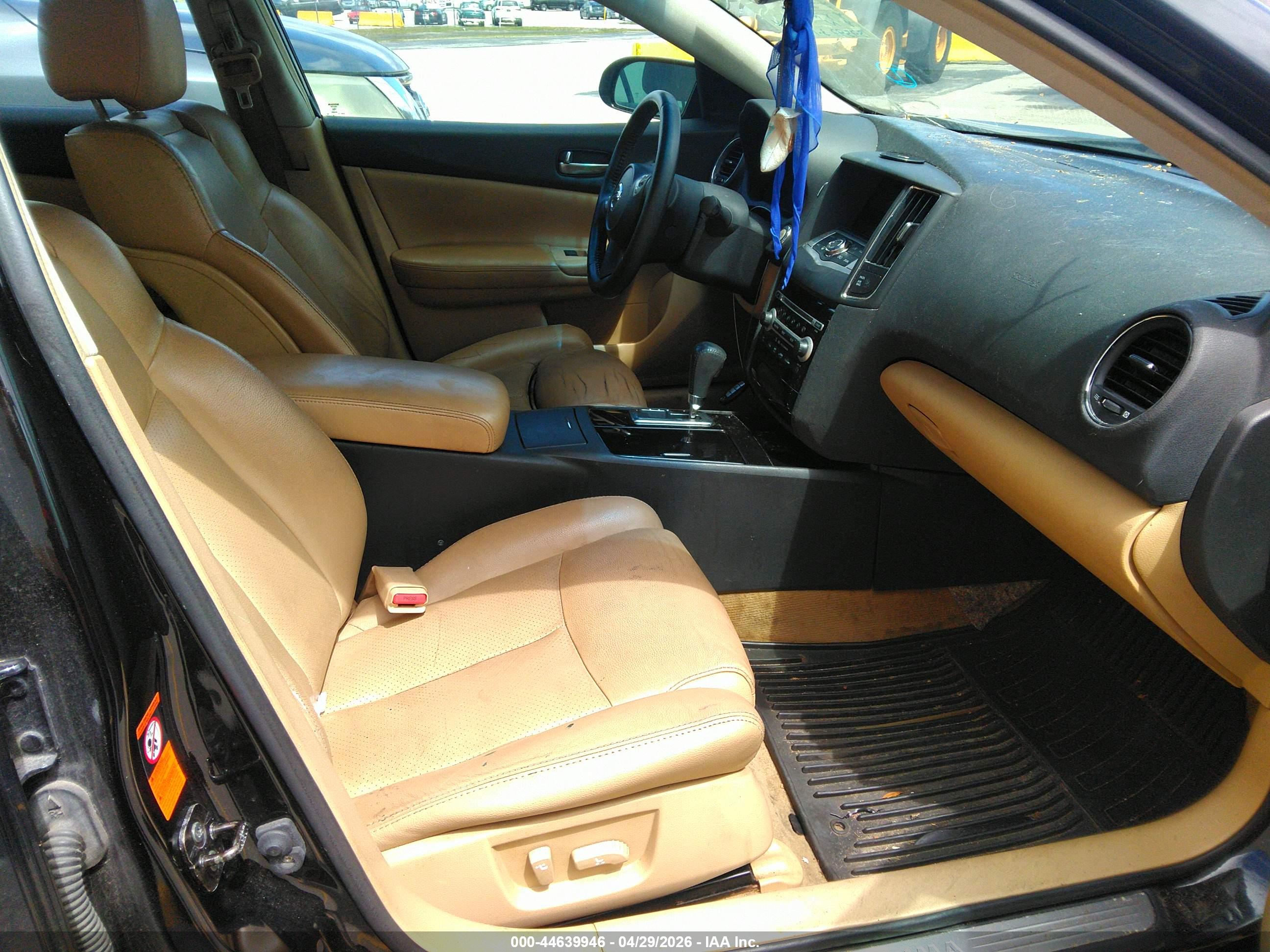 NISSAN MAXIMA image 5
