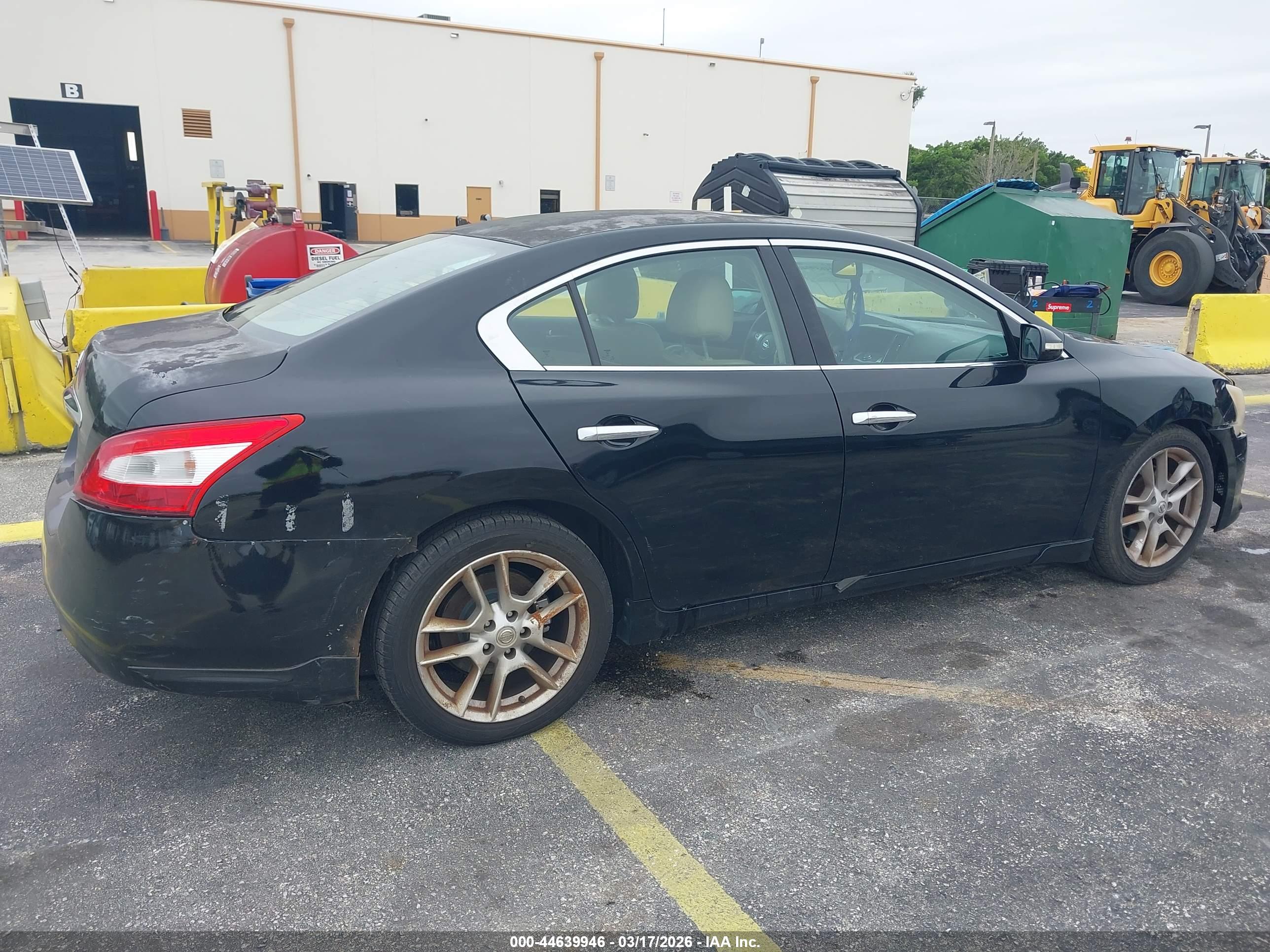 NISSAN MAXIMA image 6
