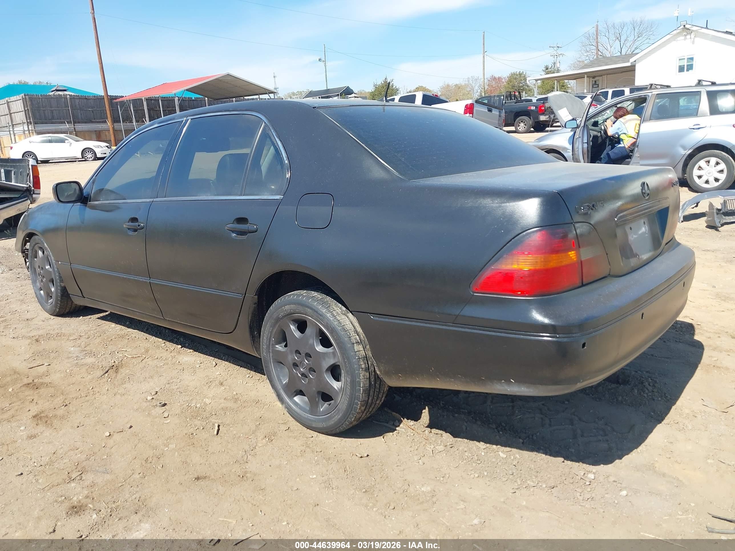 LEXUS LS image 3