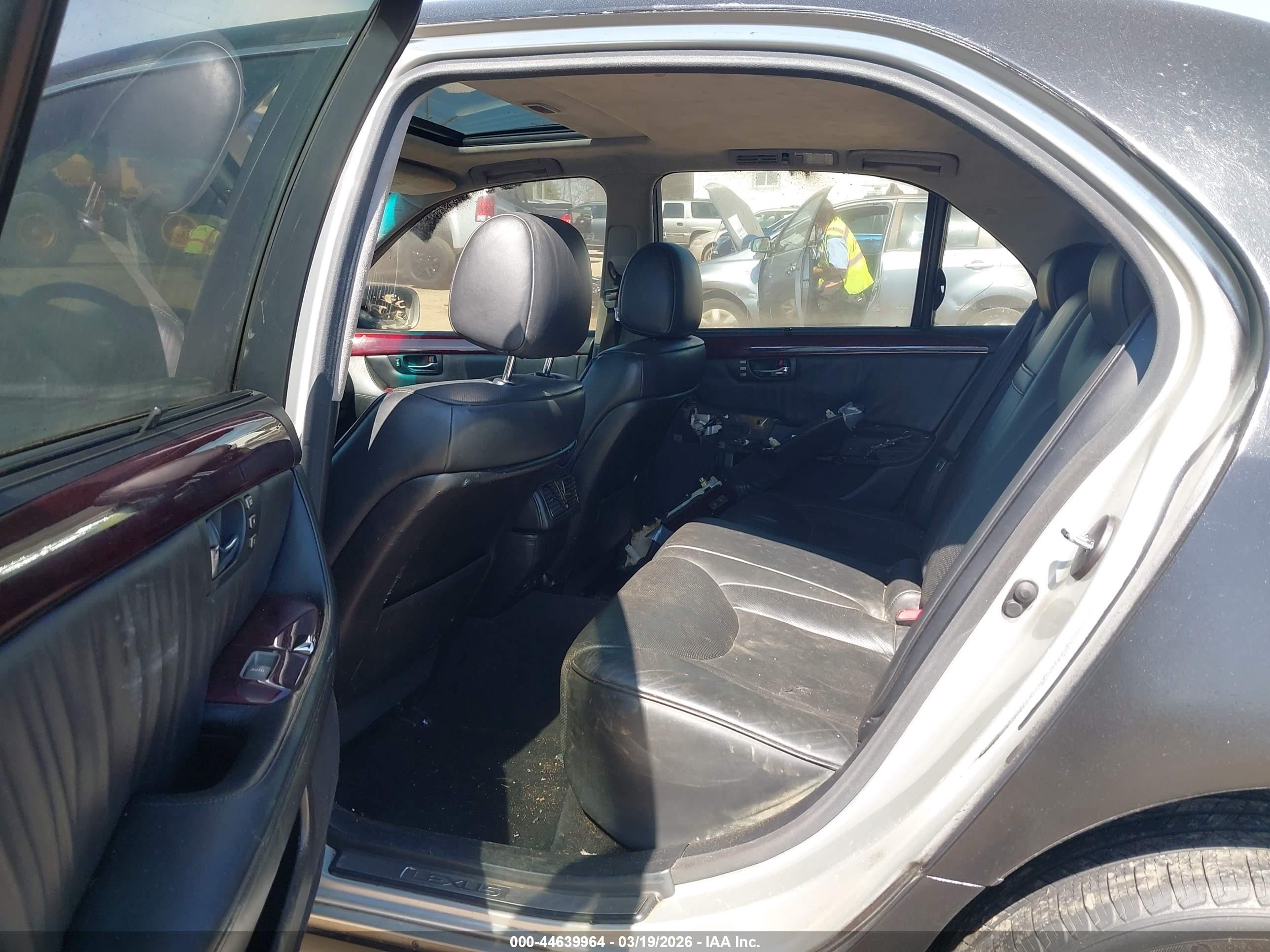 LEXUS LS image 8