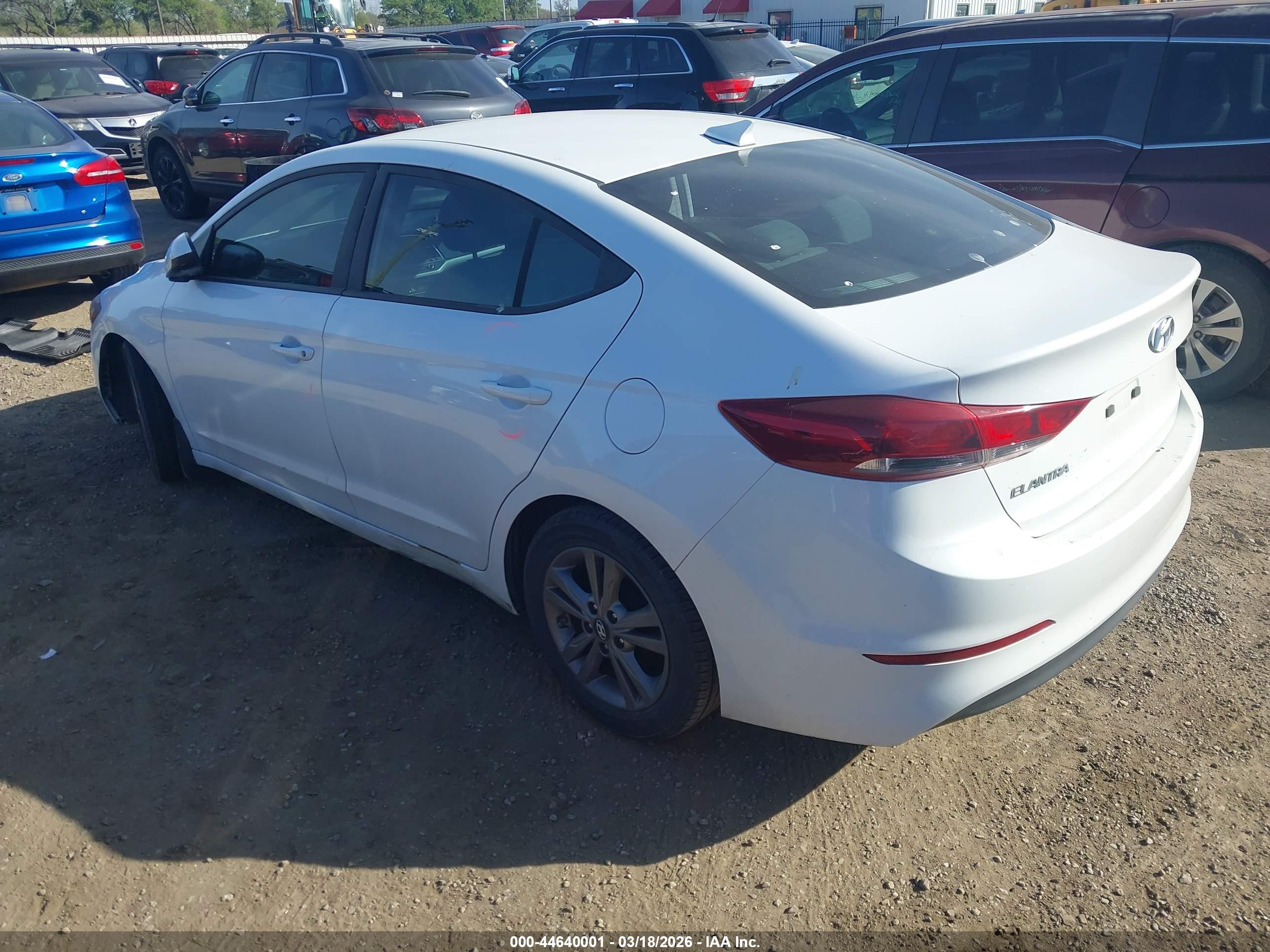 HYUNDAI ELANTRA image 3