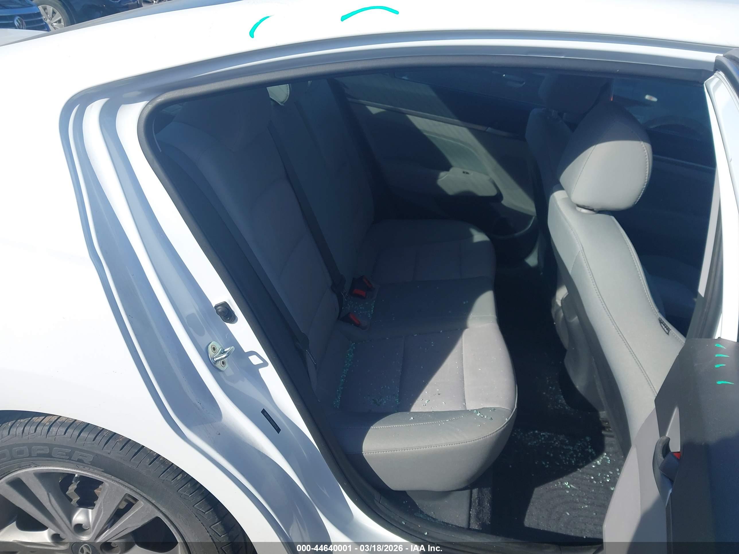 HYUNDAI ELANTRA image 8