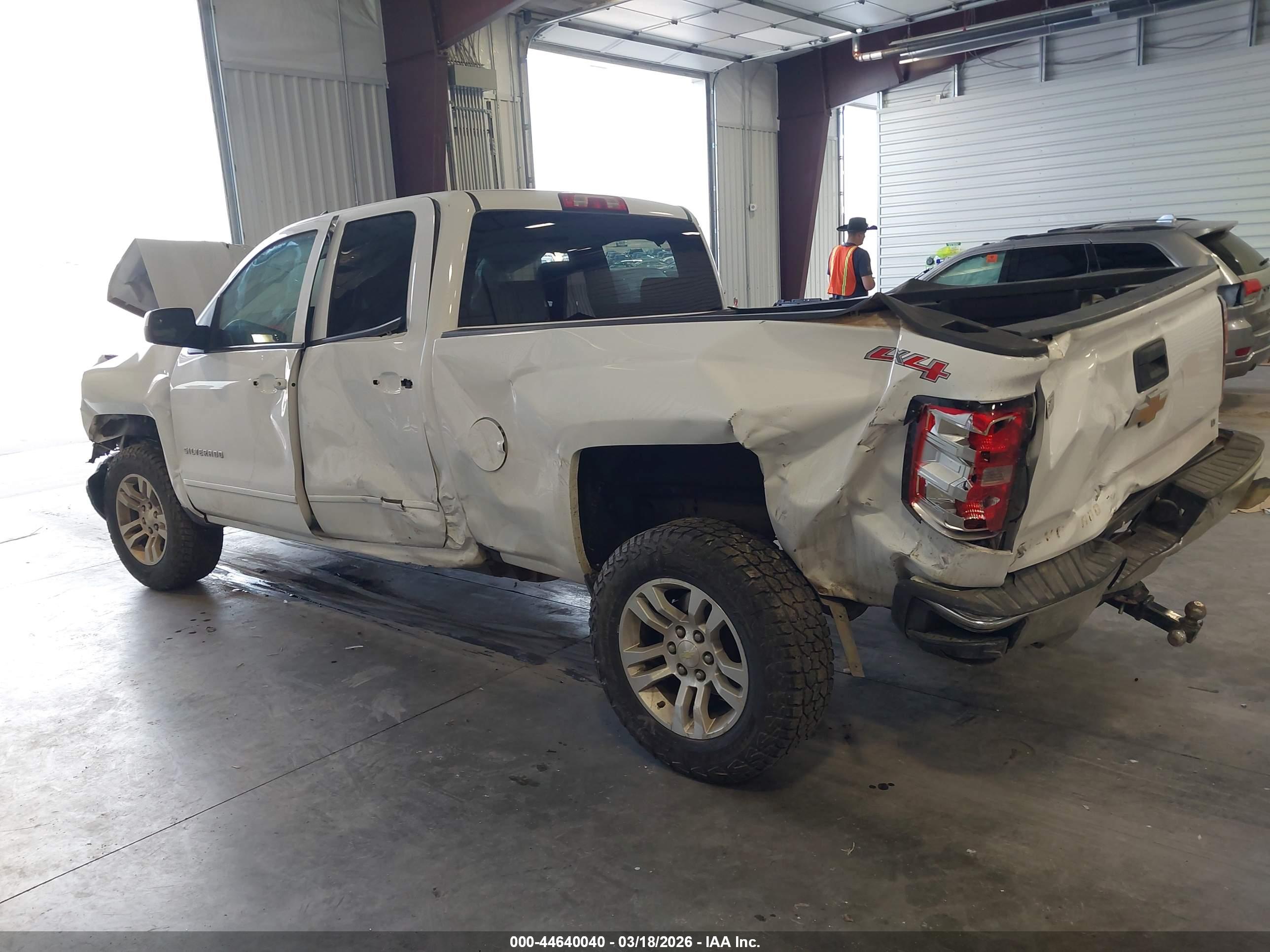 CHEVROLET SILVERADO image 3