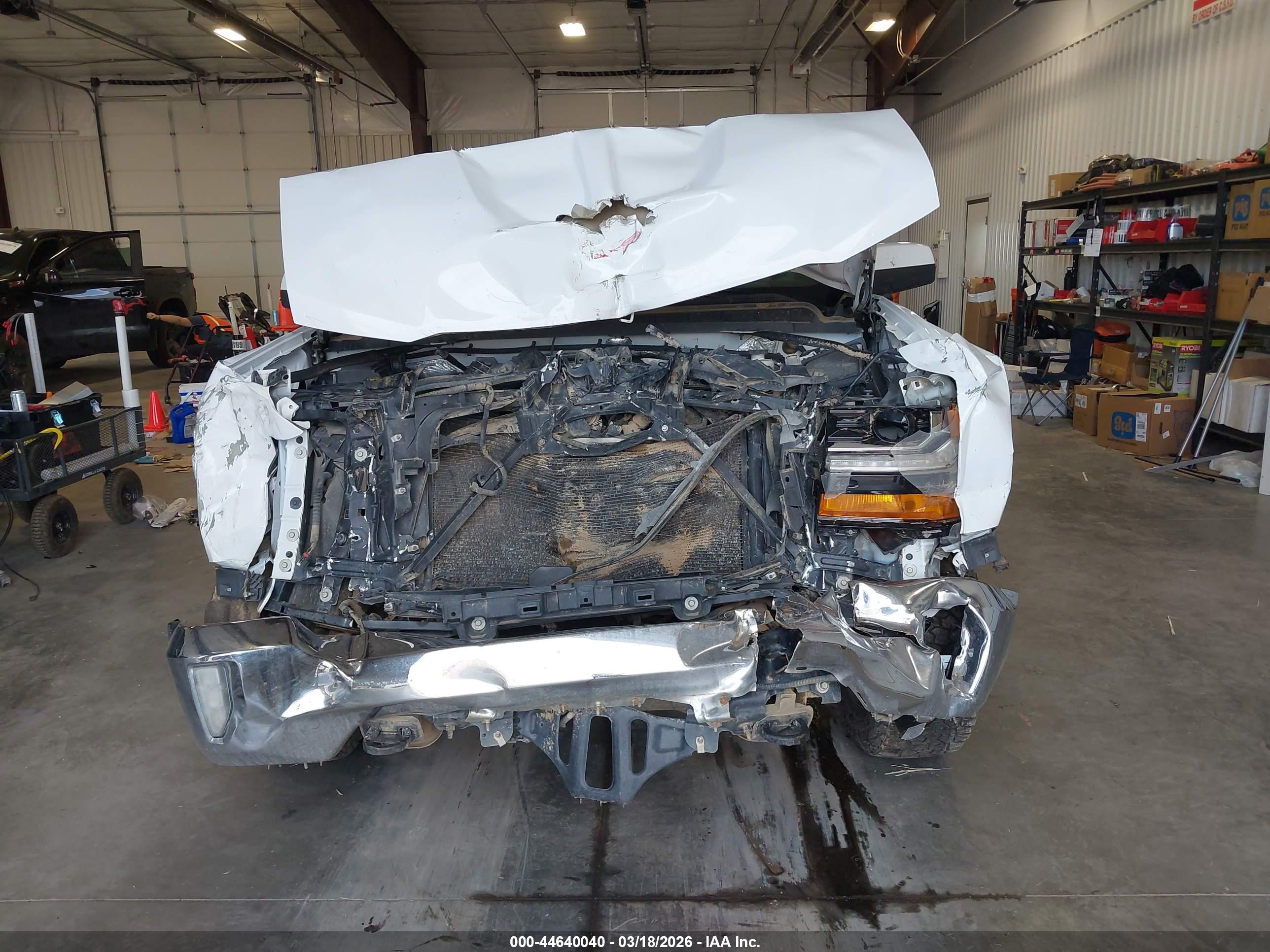 CHEVROLET SILVERADO image 6
