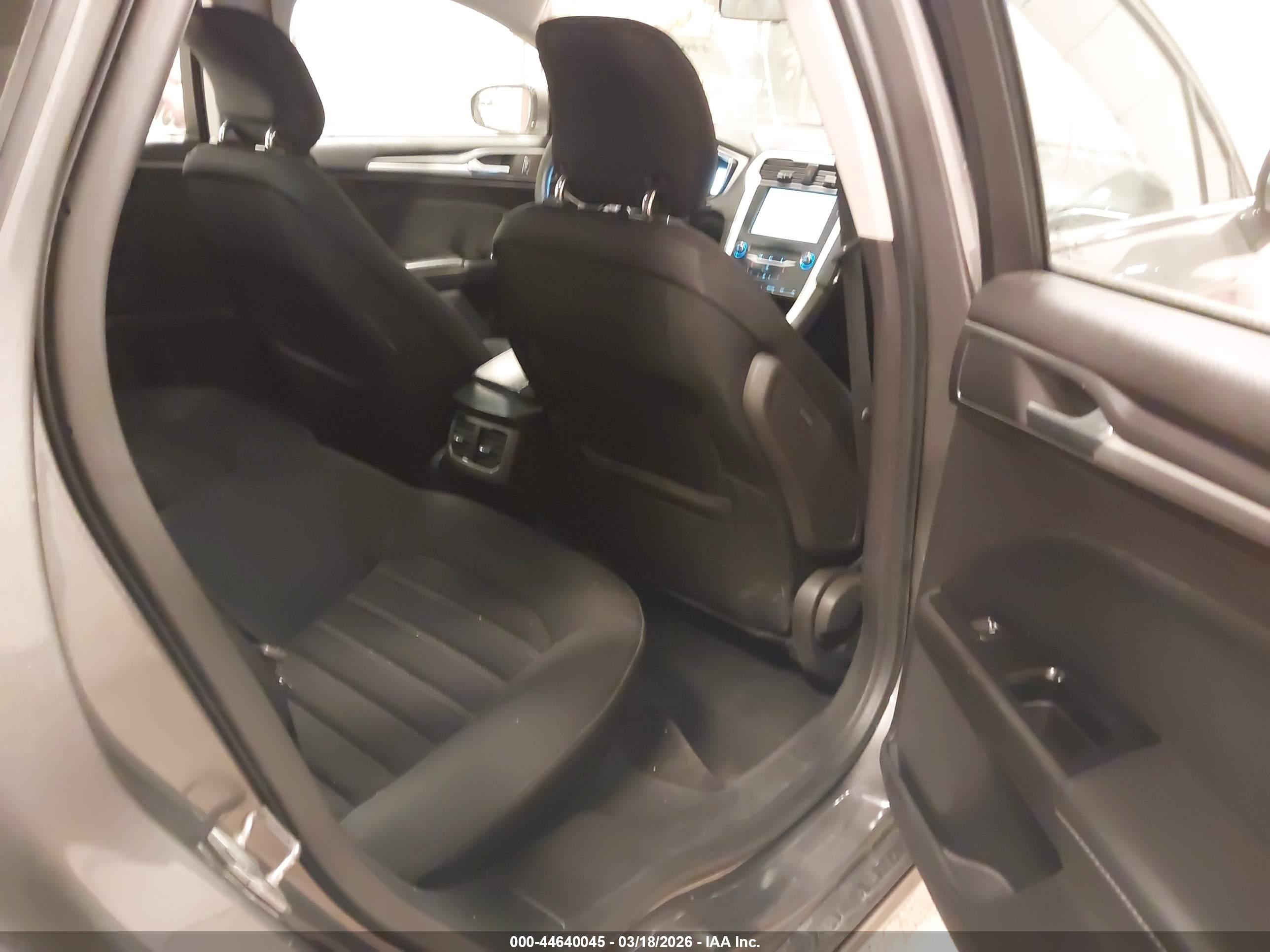 FORD FUSION image 8