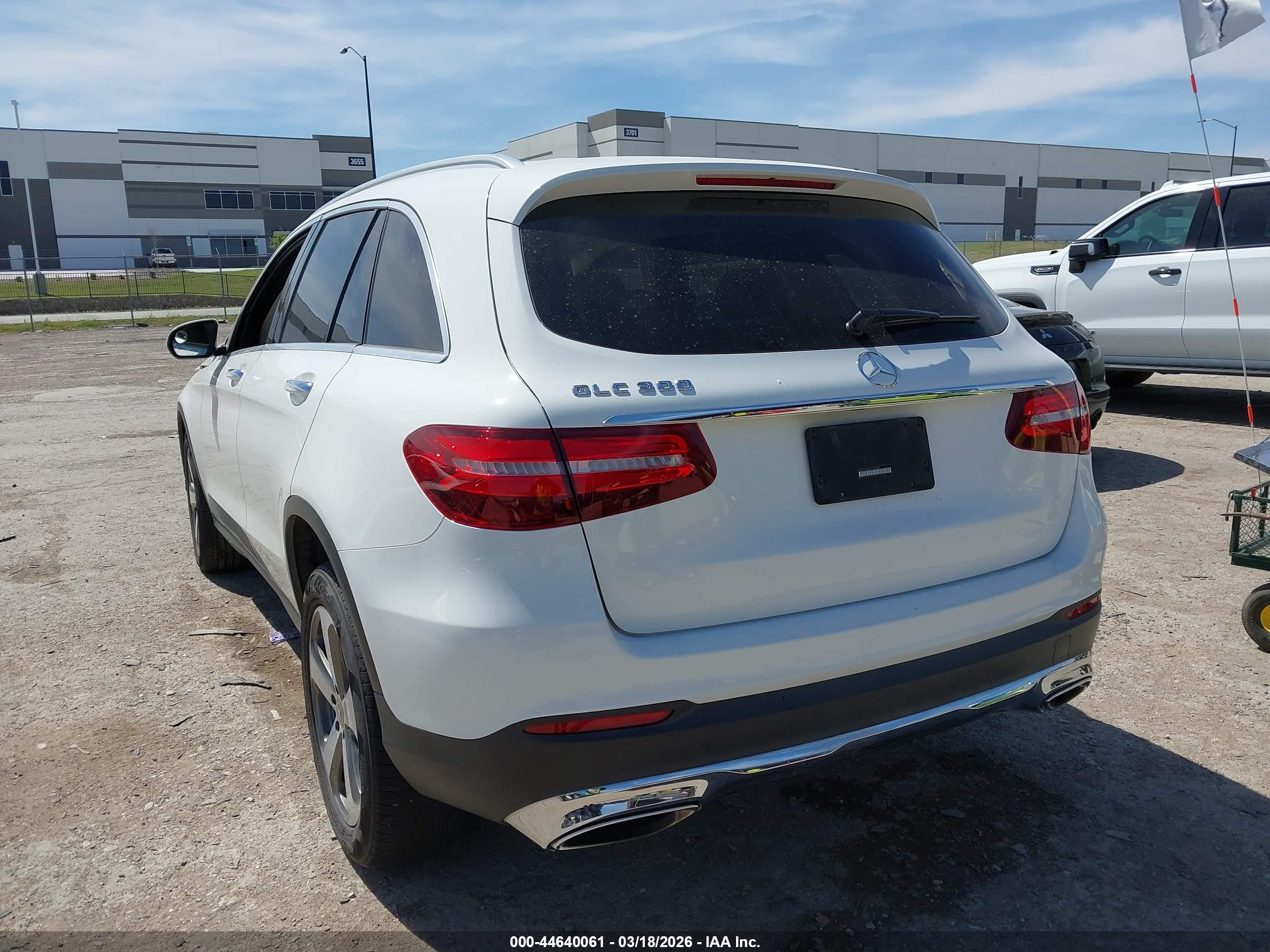 MERCEDES-BENZ GLC image 3